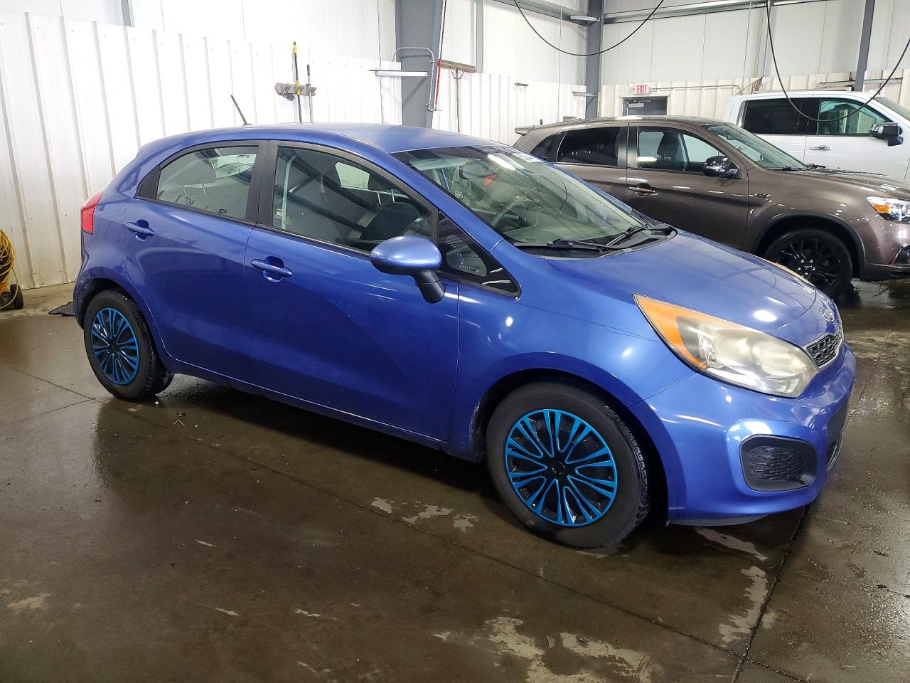 2013 Kia Rio 5-door Ex Blue vin: KNADN5A35D6126041
