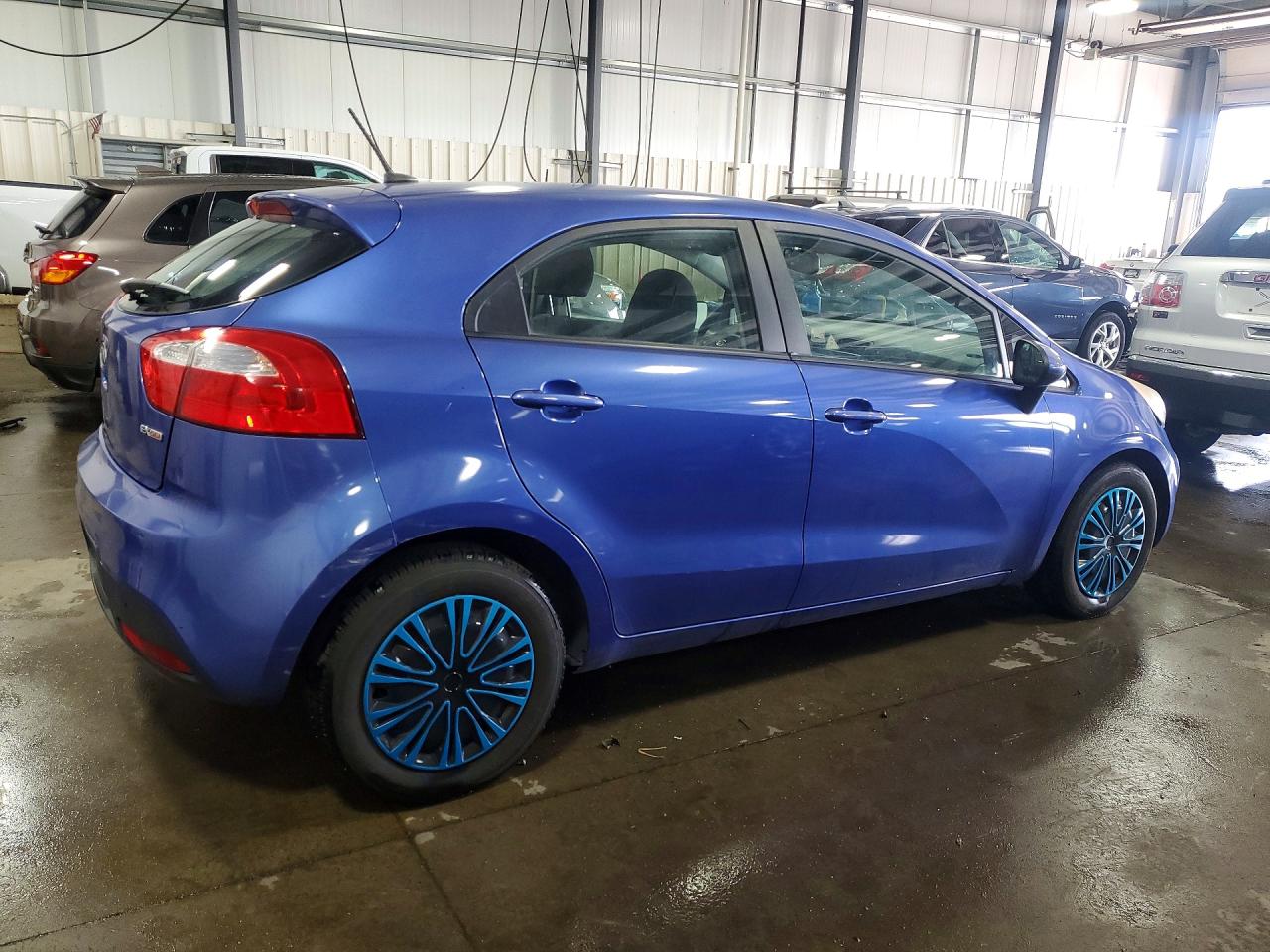 2013 Kia Rio 5-door Ex Blue vin: KNADN5A35D6126041