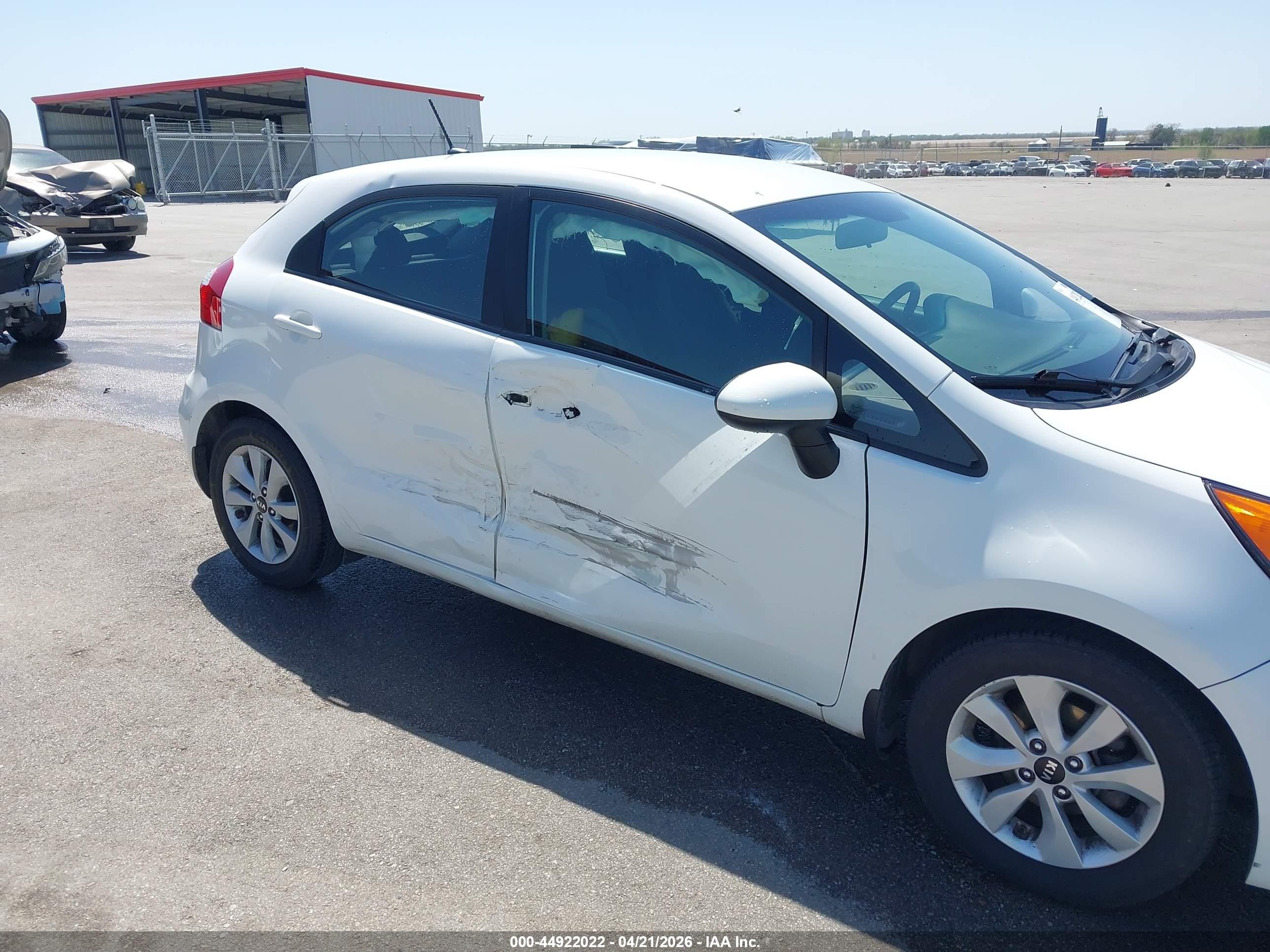2016 Kia Rio Ex White vin: KNADN5A38G6675107