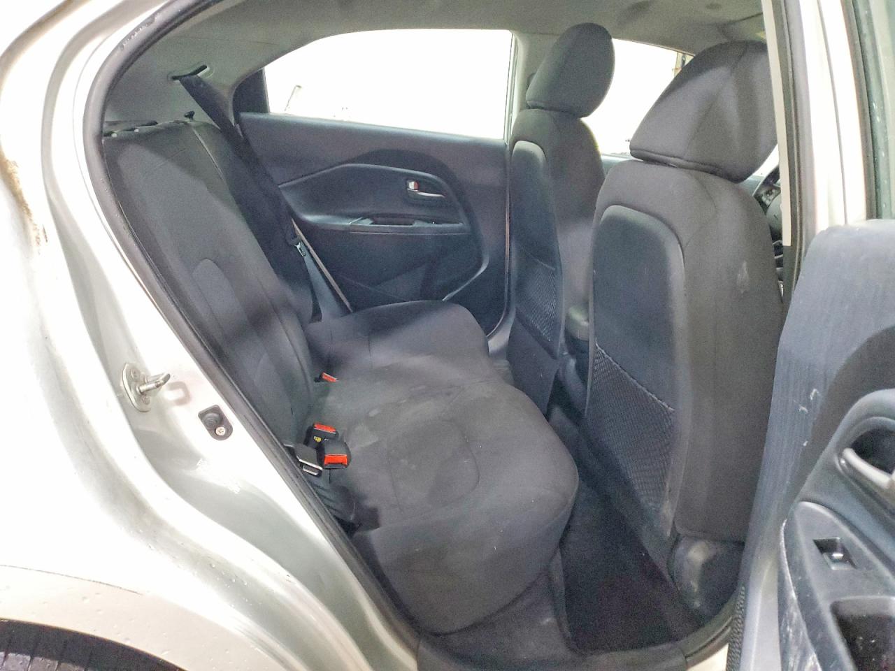 2012 Kia Rio 5-door Ex Silver vin: KNADN5A39C6032467