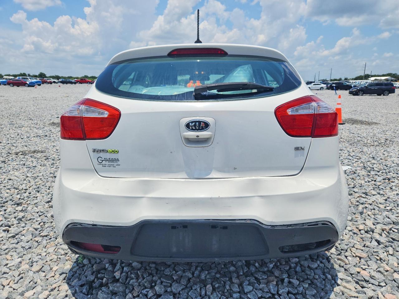 2013 Kia Rio 5-door Ex White vin: KNADN5A39D6132408