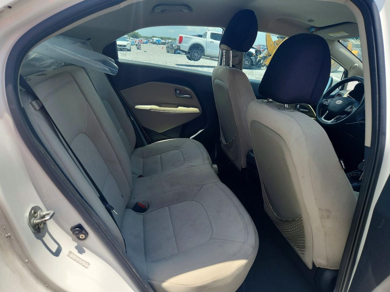 2013 Kia Rio 5-door Ex White vin: KNADN5A39D6132408