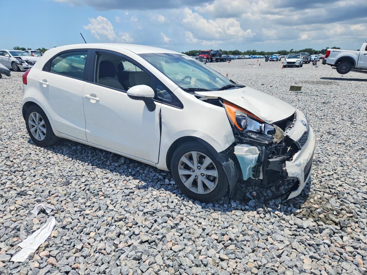 2013 Kia Rio 5-door Ex White vin: KNADN5A39D6132408