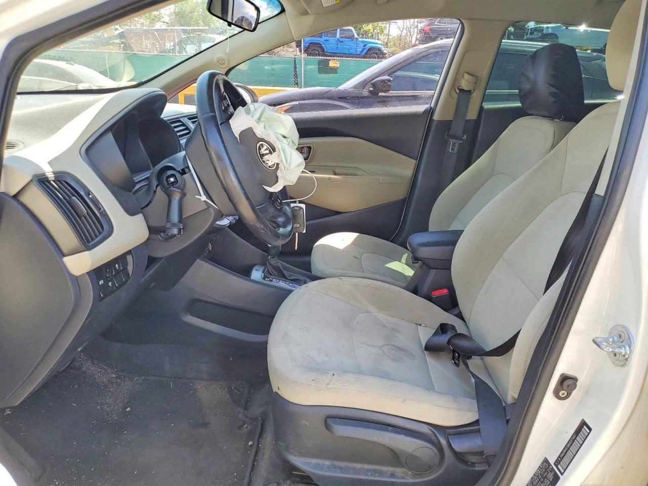 2013 Kia Rio White vin: KNADN5A39D6137463