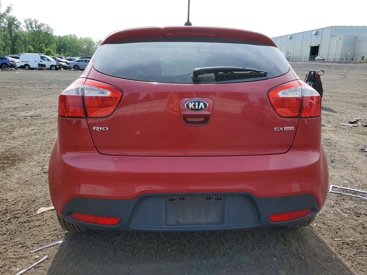 2015 Kia Rio 5-door Ex Red vin: KNADN5A39F6420982