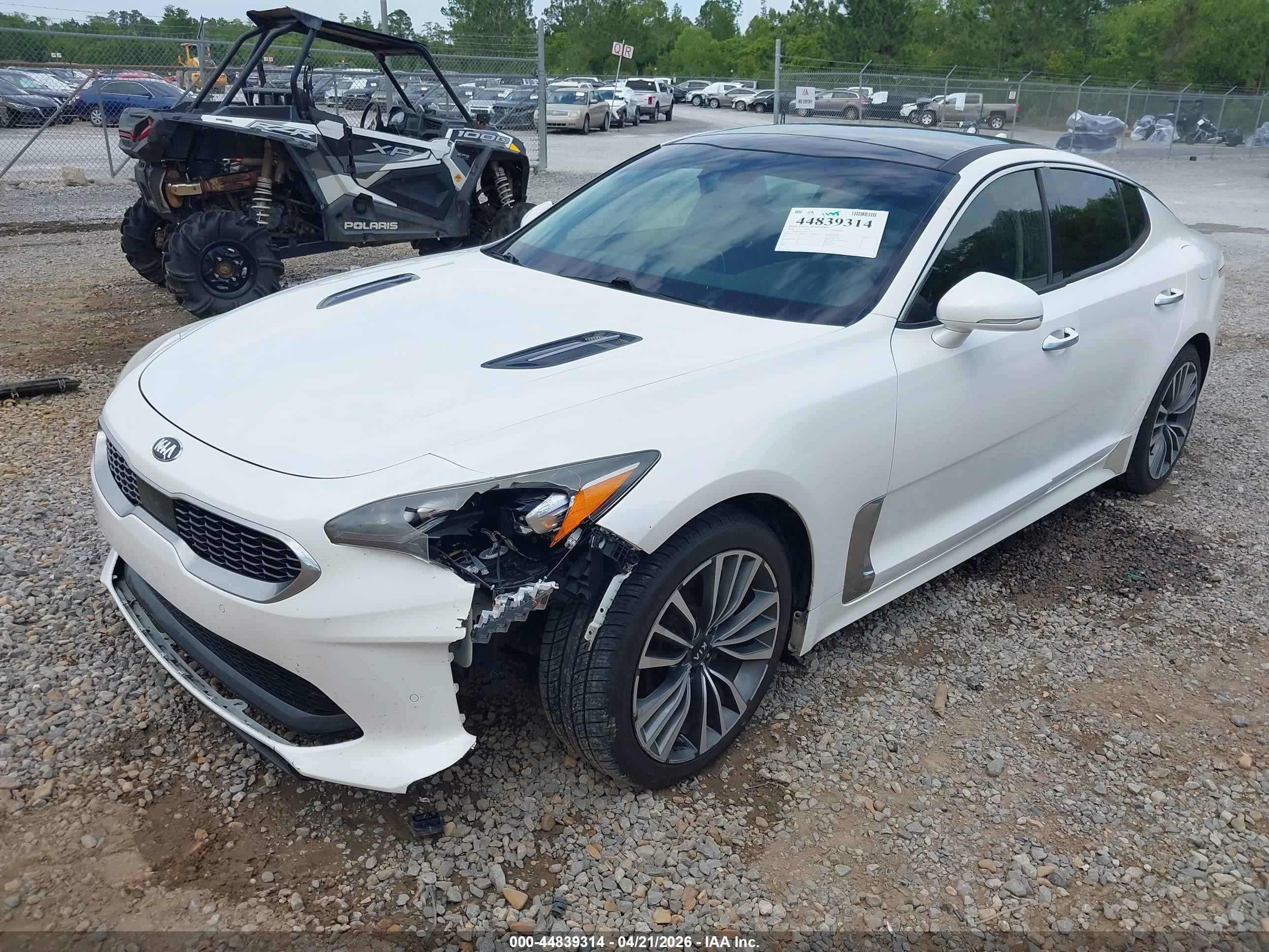 2018 Kia Stinger Premium White vin: KNAE25LA0J6017314
