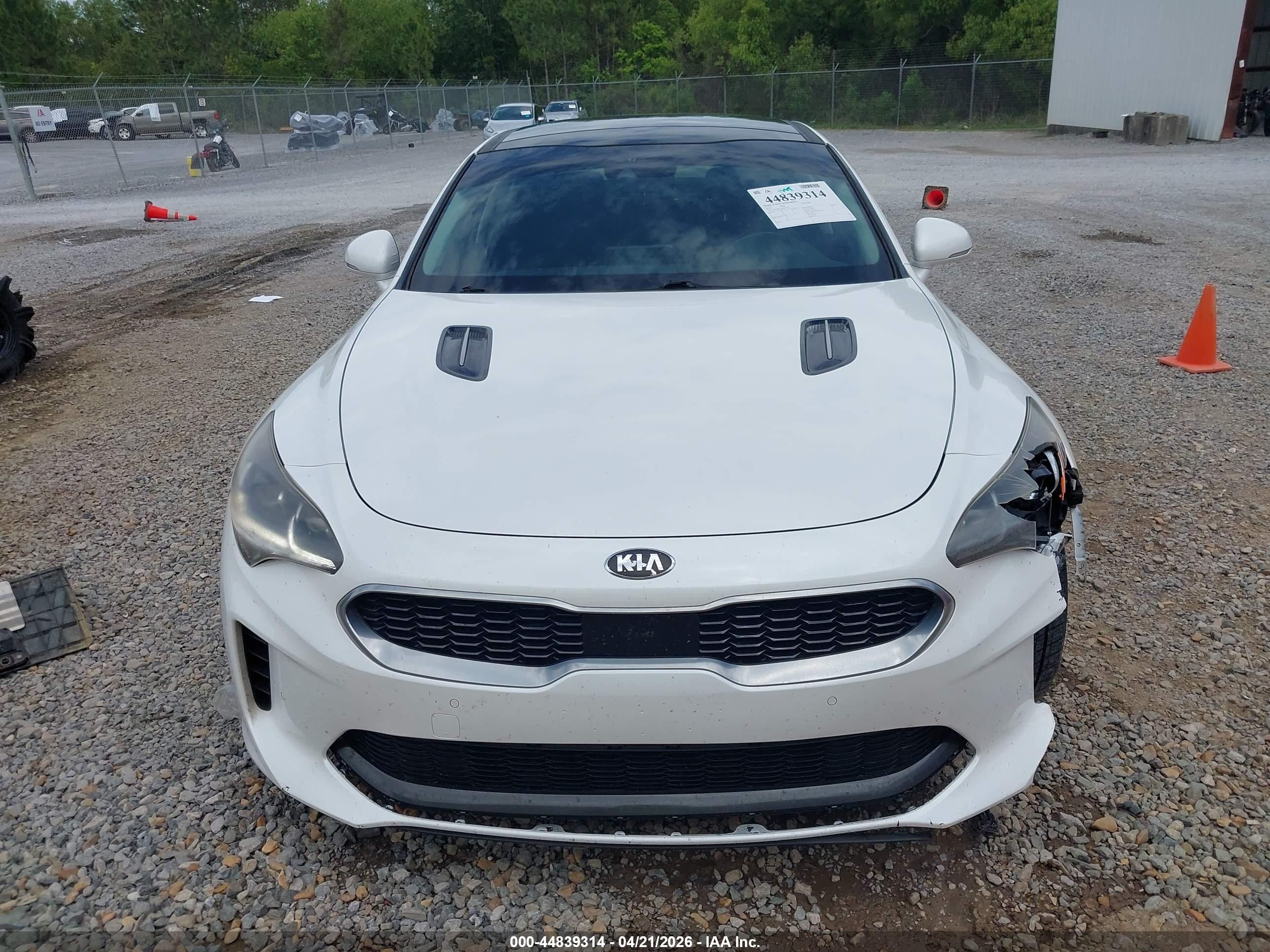 2018 Kia Stinger Premium White vin: KNAE25LA0J6017314
