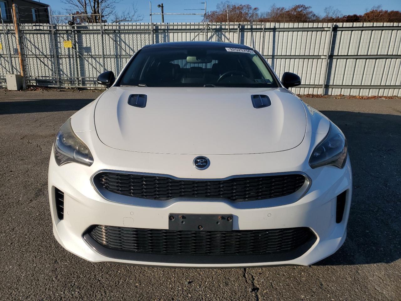 2018 Kia Stinger Premium White vin: KNAE25LA2J6032090
