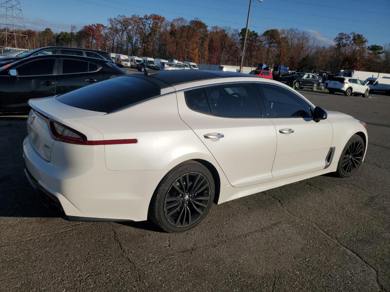 2018 Kia Stinger Premium White vin: KNAE25LA2J6032090