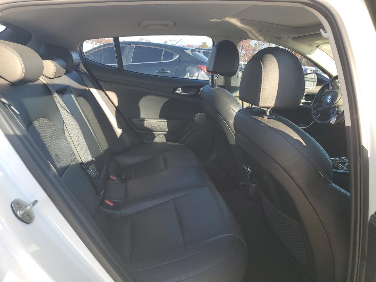 2018 Kia Stinger Premium White vin: KNAE25LA2J6032090