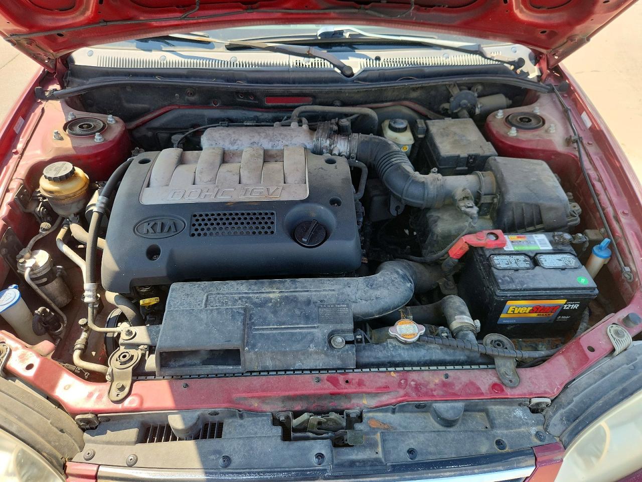 2004 Kia Spectra Base Burgundy vin: KNAFB121045303396