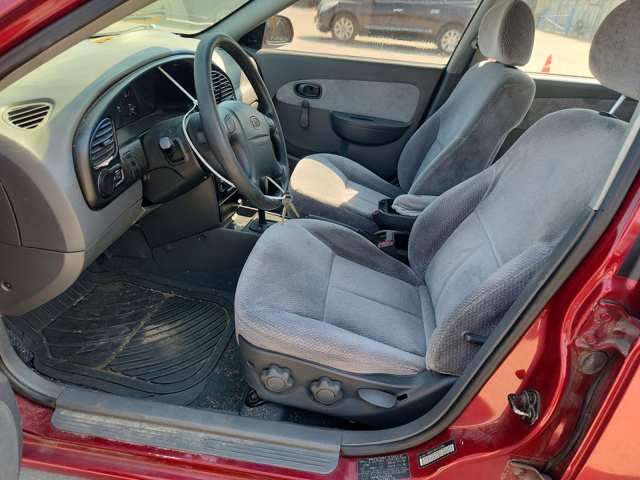 2004 Kia Spectra Base Burgundy vin: KNAFB121045303396