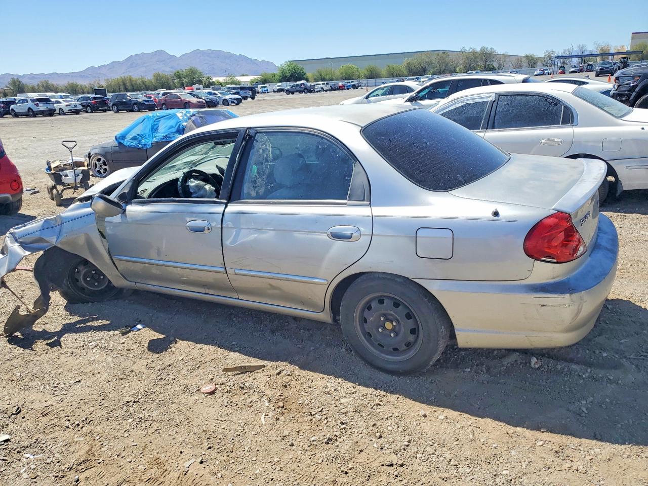 2004 Kia Spectra Base Silver vin: KNAFB121045314799