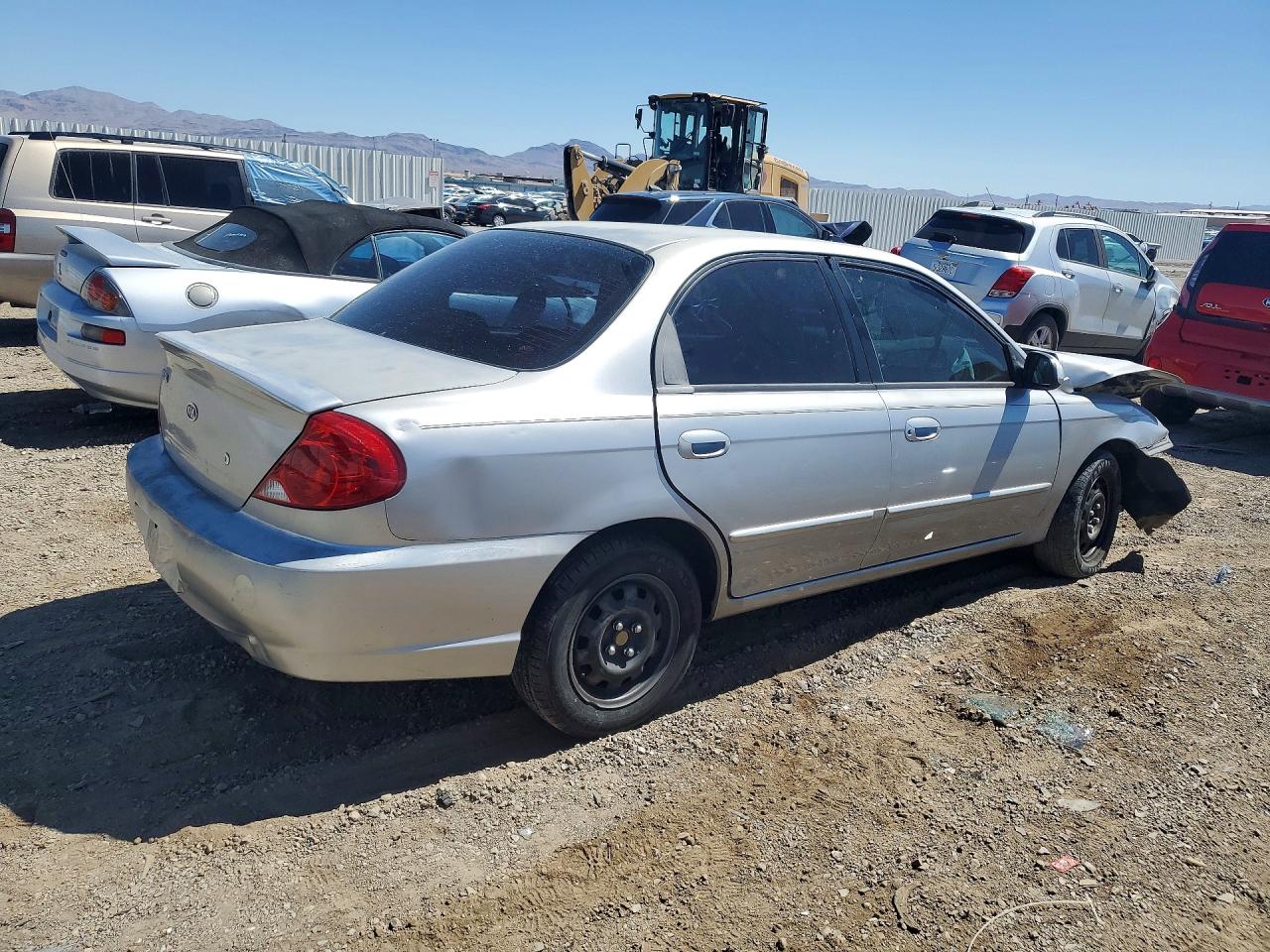 2004 Kia Spectra Base Silver vin: KNAFB121045314799