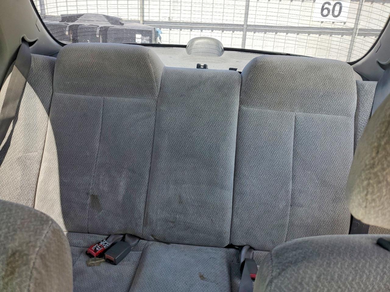 2004 Kia Spectra Base Silver vin: KNAFB121045314799