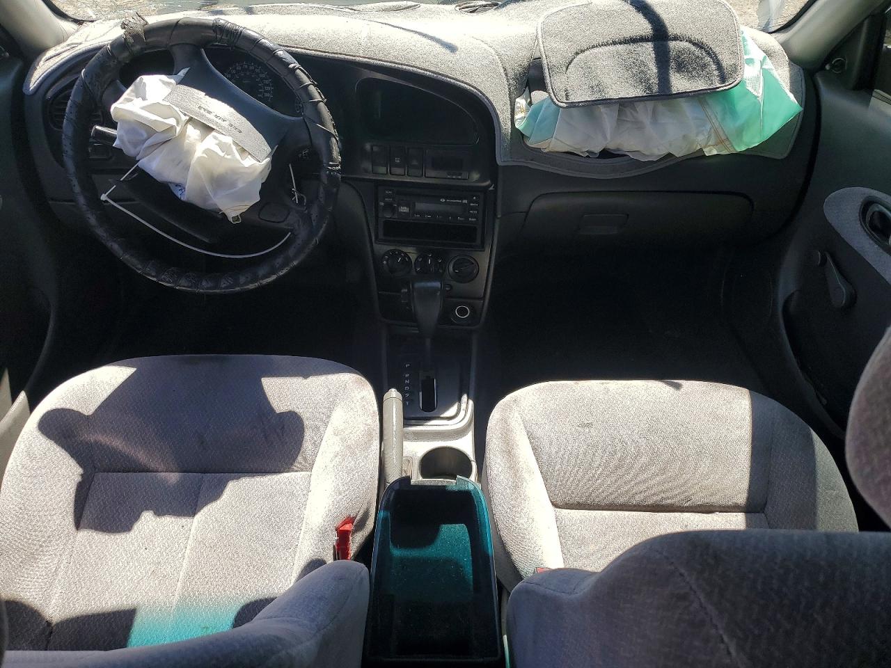 2004 Kia Spectra Base Silver vin: KNAFB121045314799
