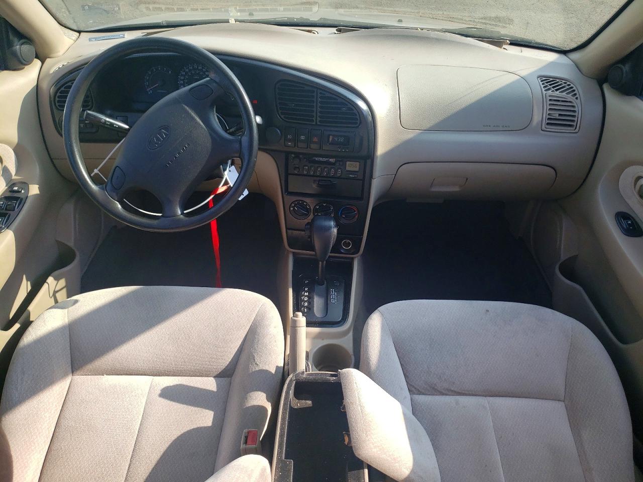 2002 Kia Spectra Base Tan vin: KNAFB121125155658
