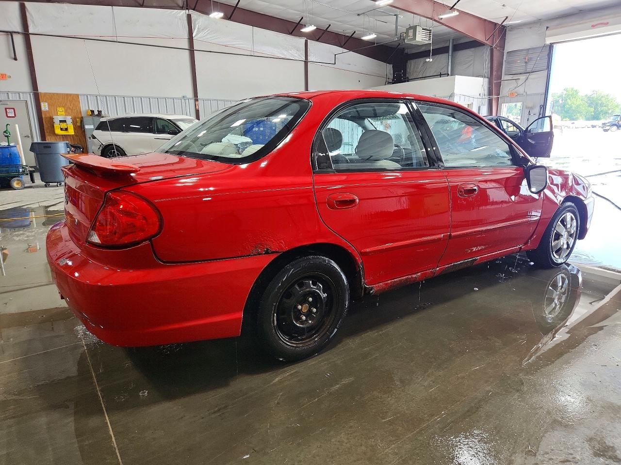 2004 Kia Spectra Base Red vin: KNAFB121545309971