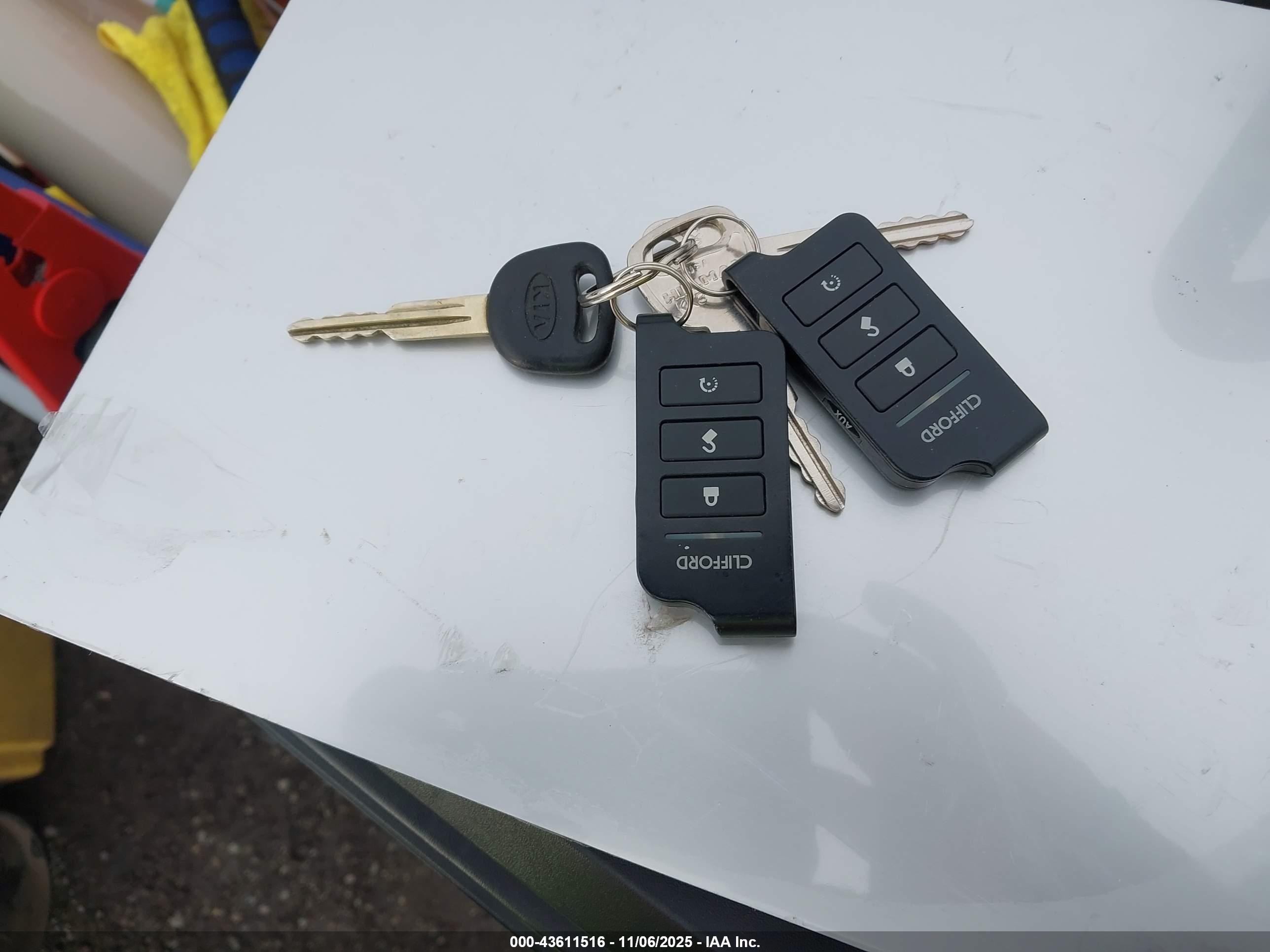 2004 Kia Spectra Ls Белый vin: KNAFB121545315303
