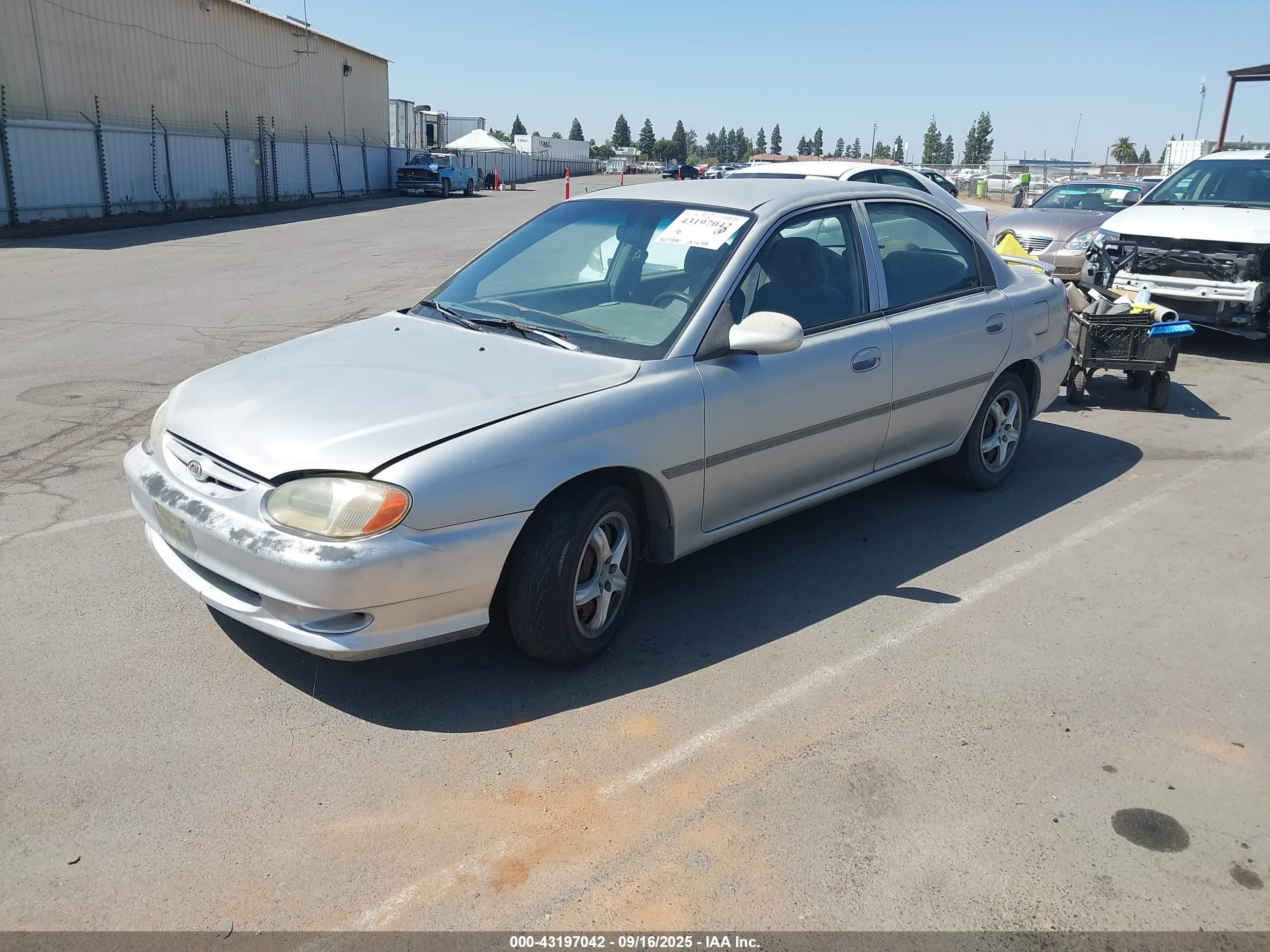 2001 Kia Sephia Ls Silver vin: KNAFB121815050162