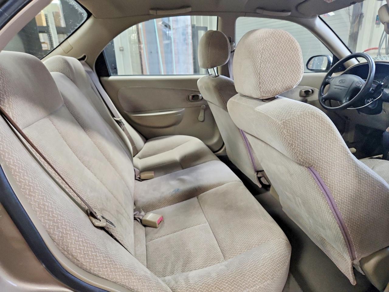 2003 Kia Spectra Base Желто-коричневый vin: KNAFB121835245231