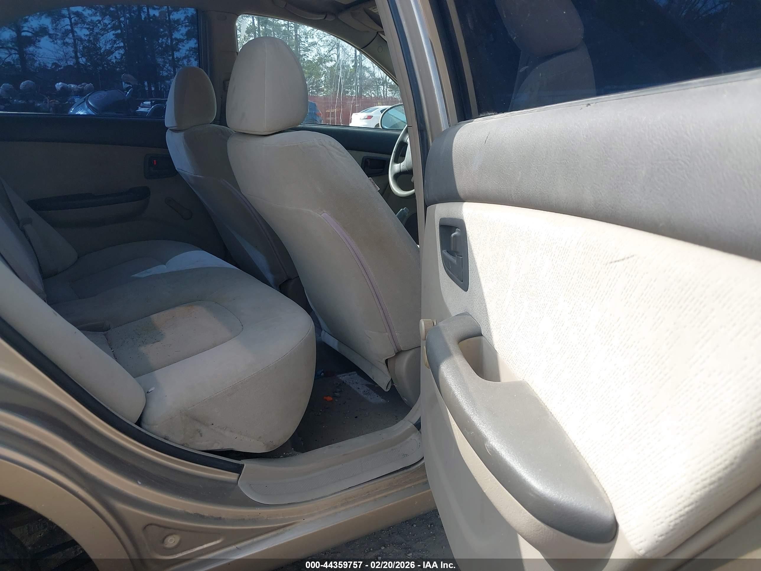 2004 Kia Spectra Ex/lx Gold vin: KNAFE121045040480