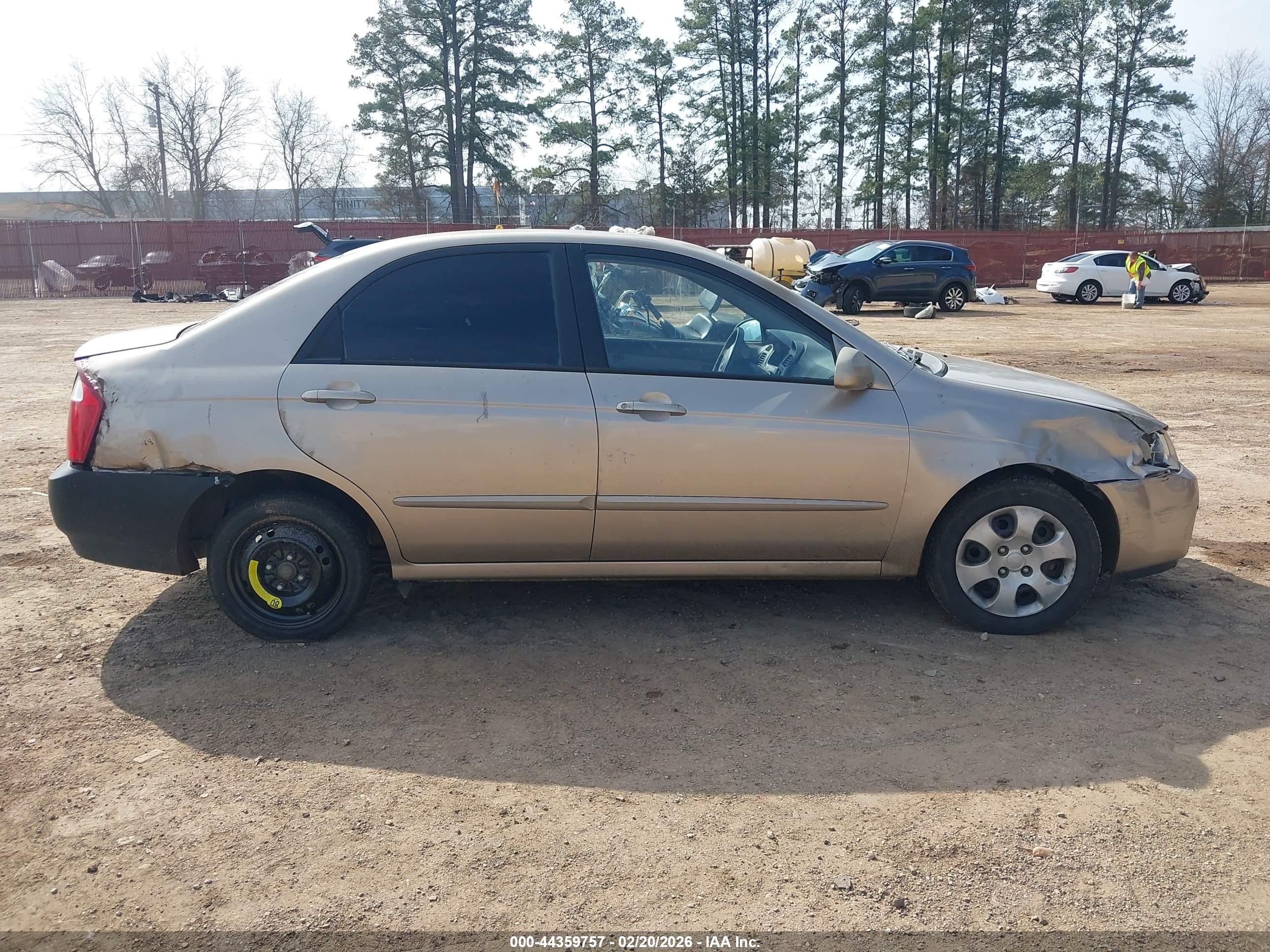 2004 Kia Spectra Ex/lx Gold vin: KNAFE121045040480