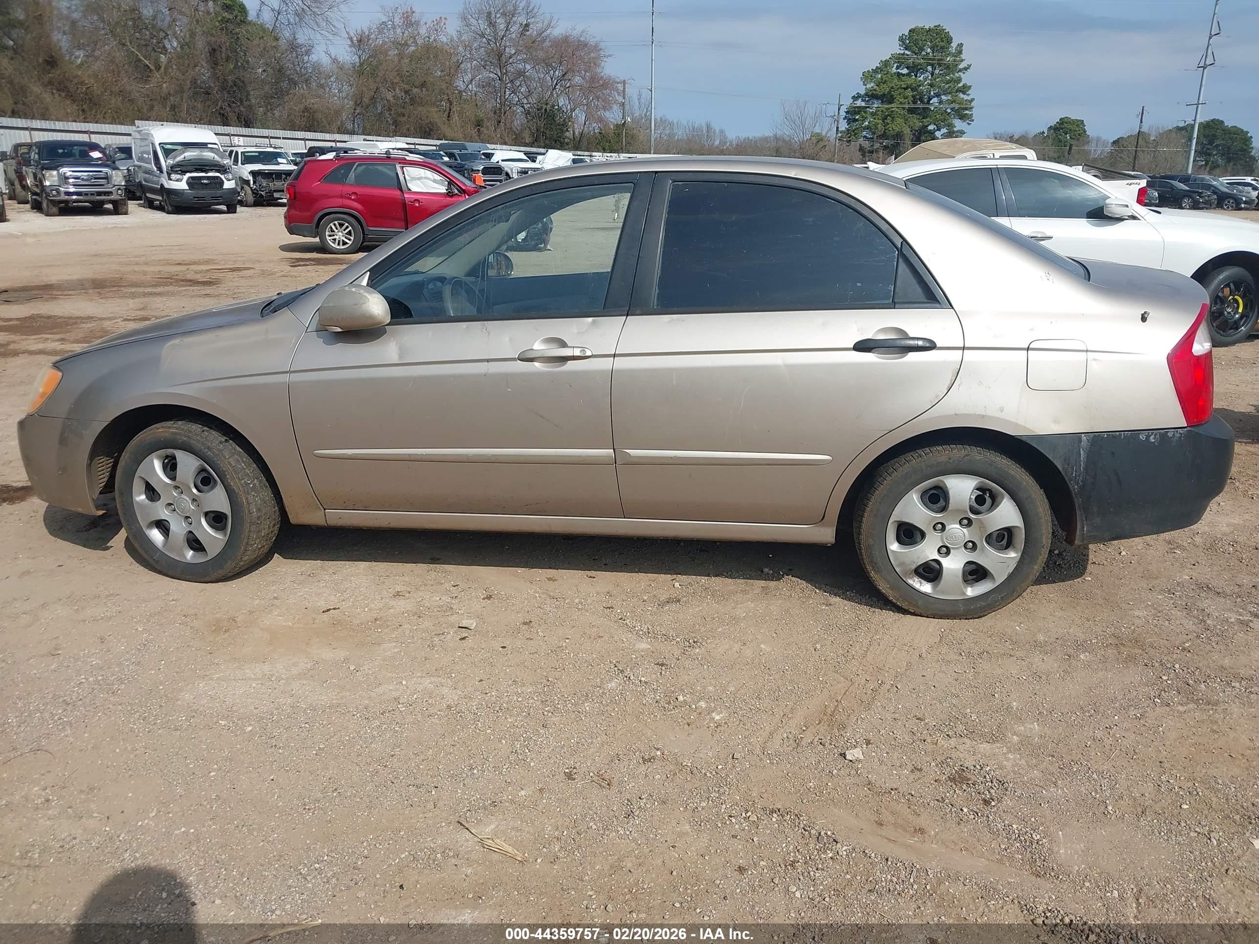 2004 Kia Spectra Ex/lx Gold vin: KNAFE121045040480