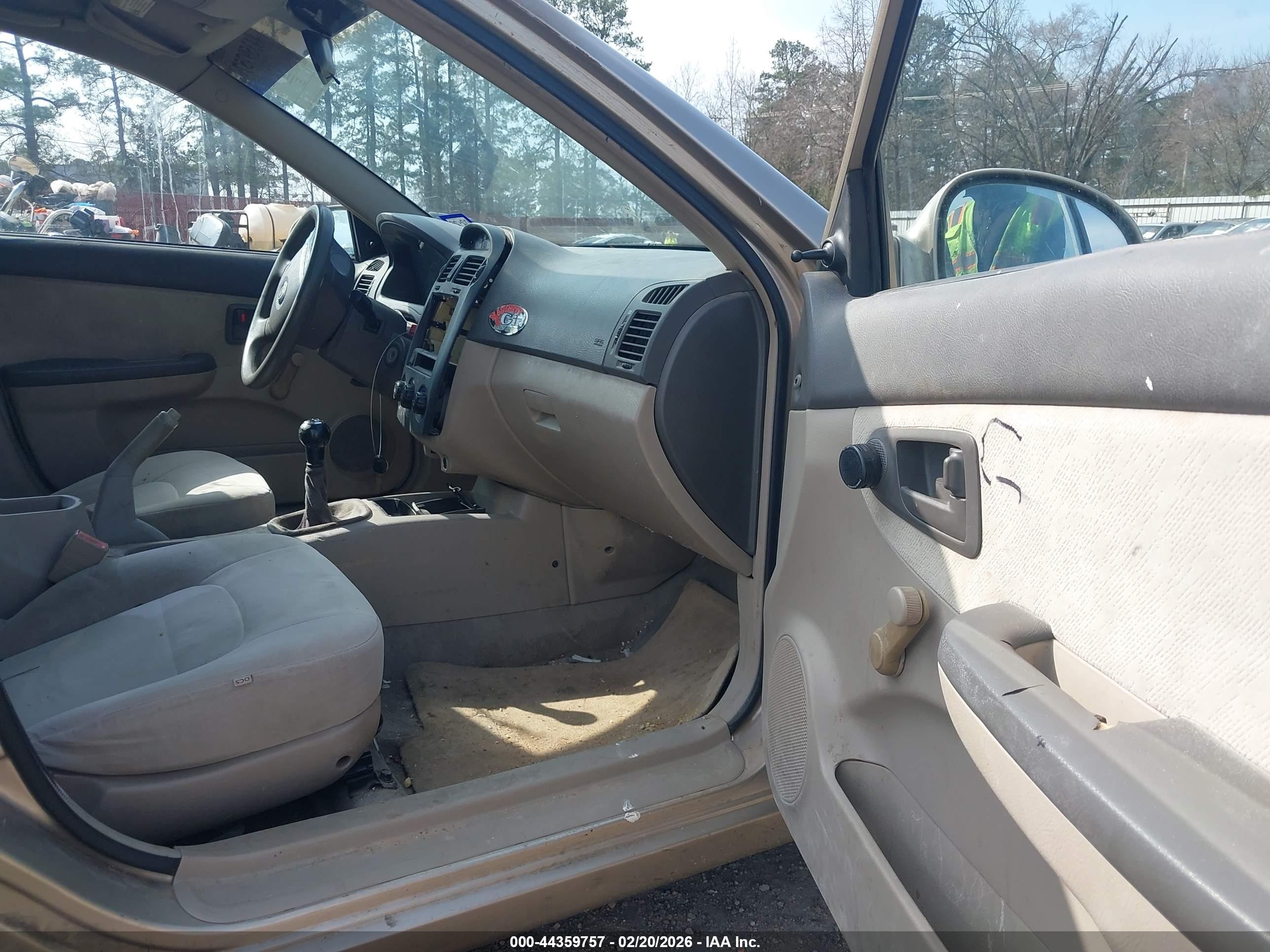 2004 Kia Spectra Ex/lx Gold vin: KNAFE121045040480