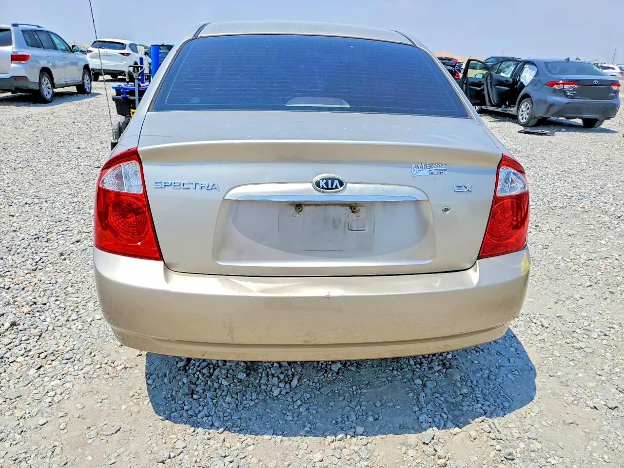 2006 Kia Spectra Ex Gold vin: KNAFE121065279255