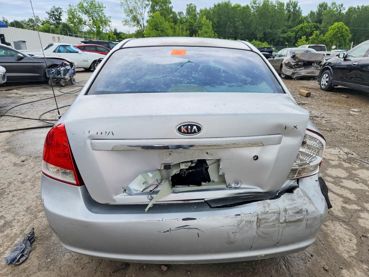 2007 Kia Spectra Lx Серебряный vin: KNAFE121075386288