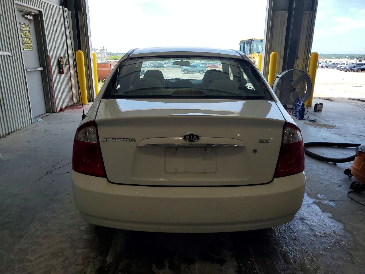 2006 Kia Spectra Ex White vin: KNAFE121165351807