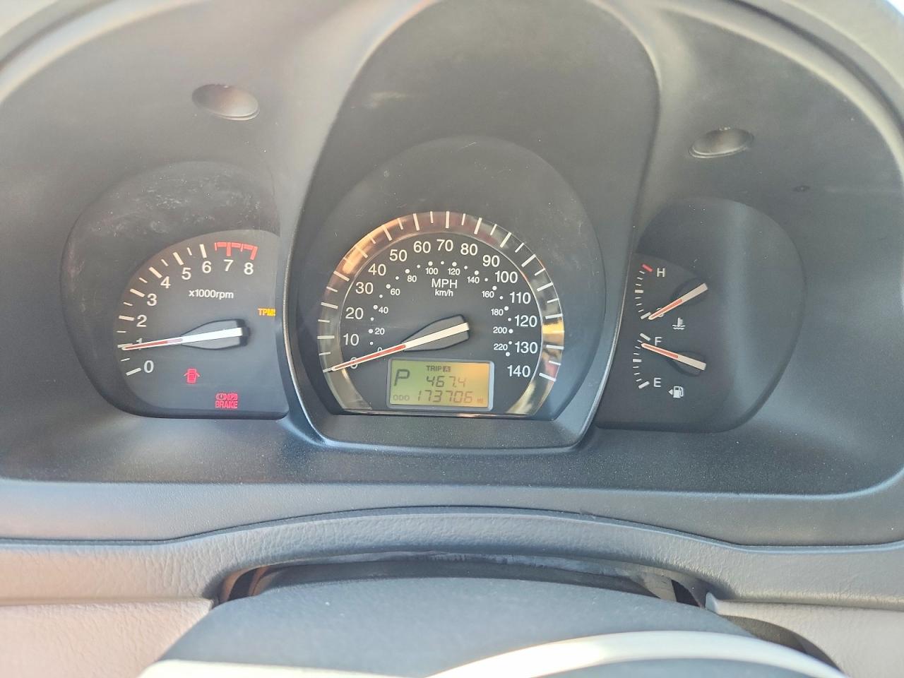 2008 Kia Spectra Silver vin: KNAFE121185554439