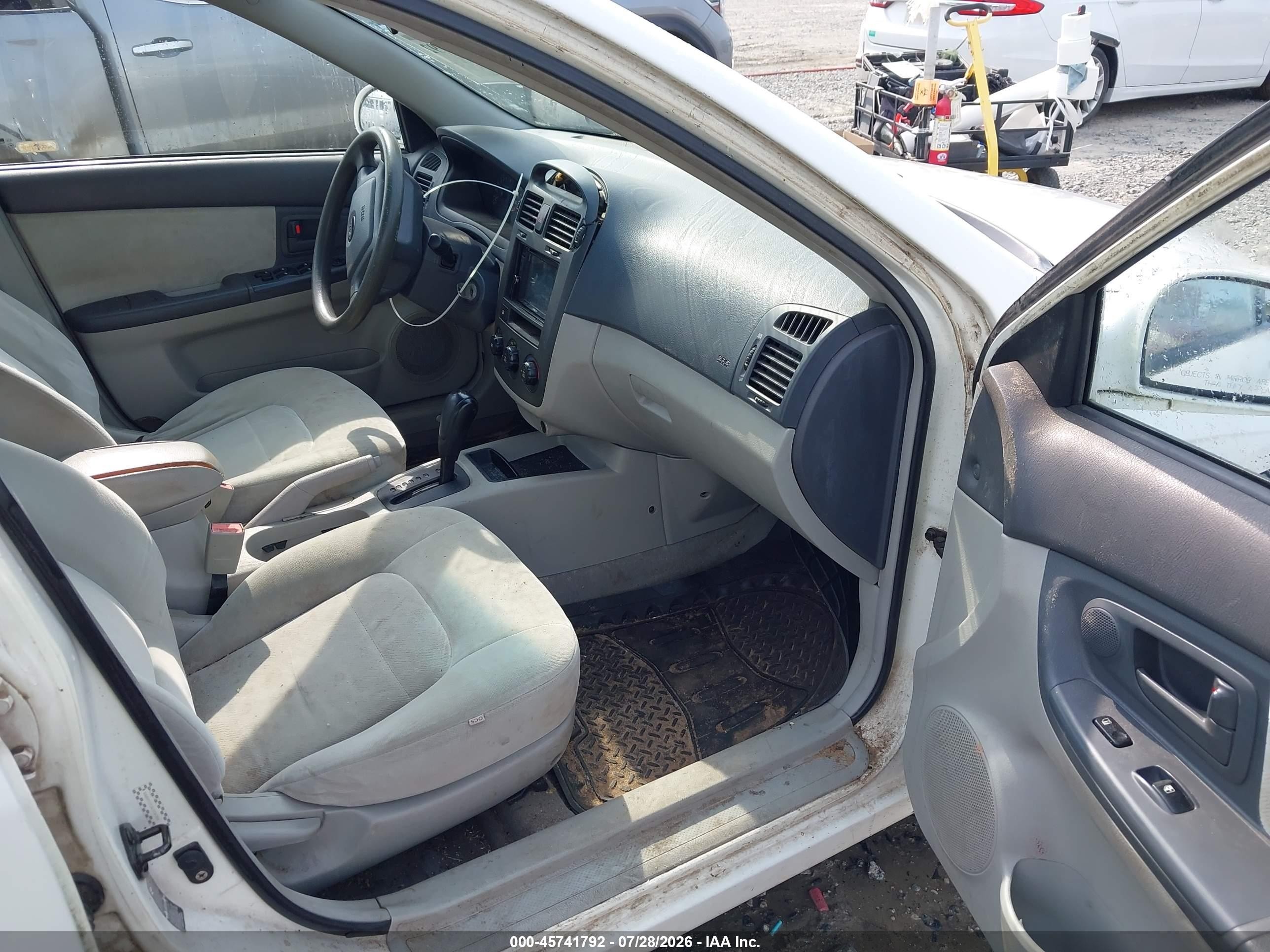 2004 Kia Spectra Ex/lx White vin: KNAFE121245036768