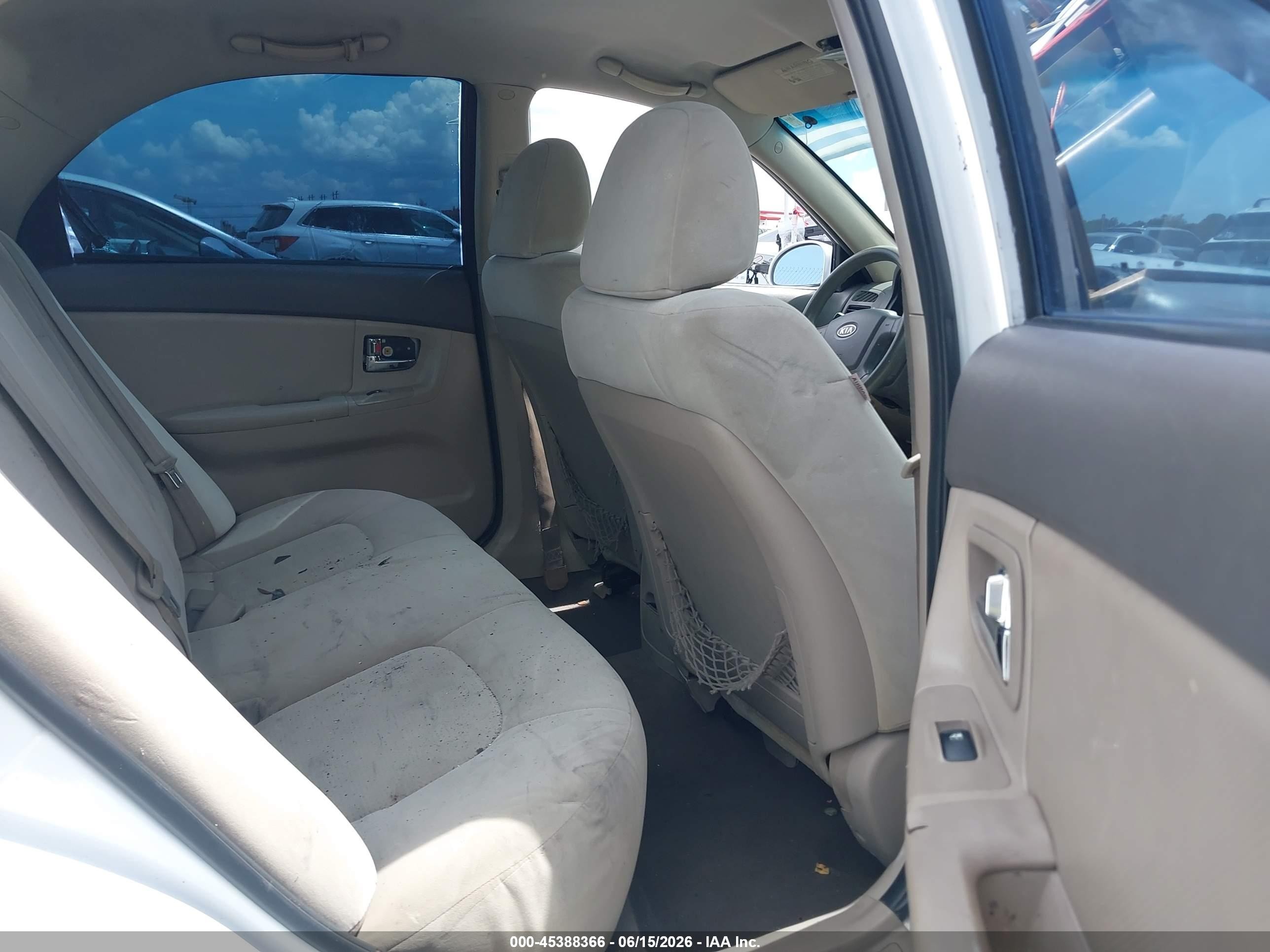 2008 Kia Spectra Ex White vin: KNAFE121285548441