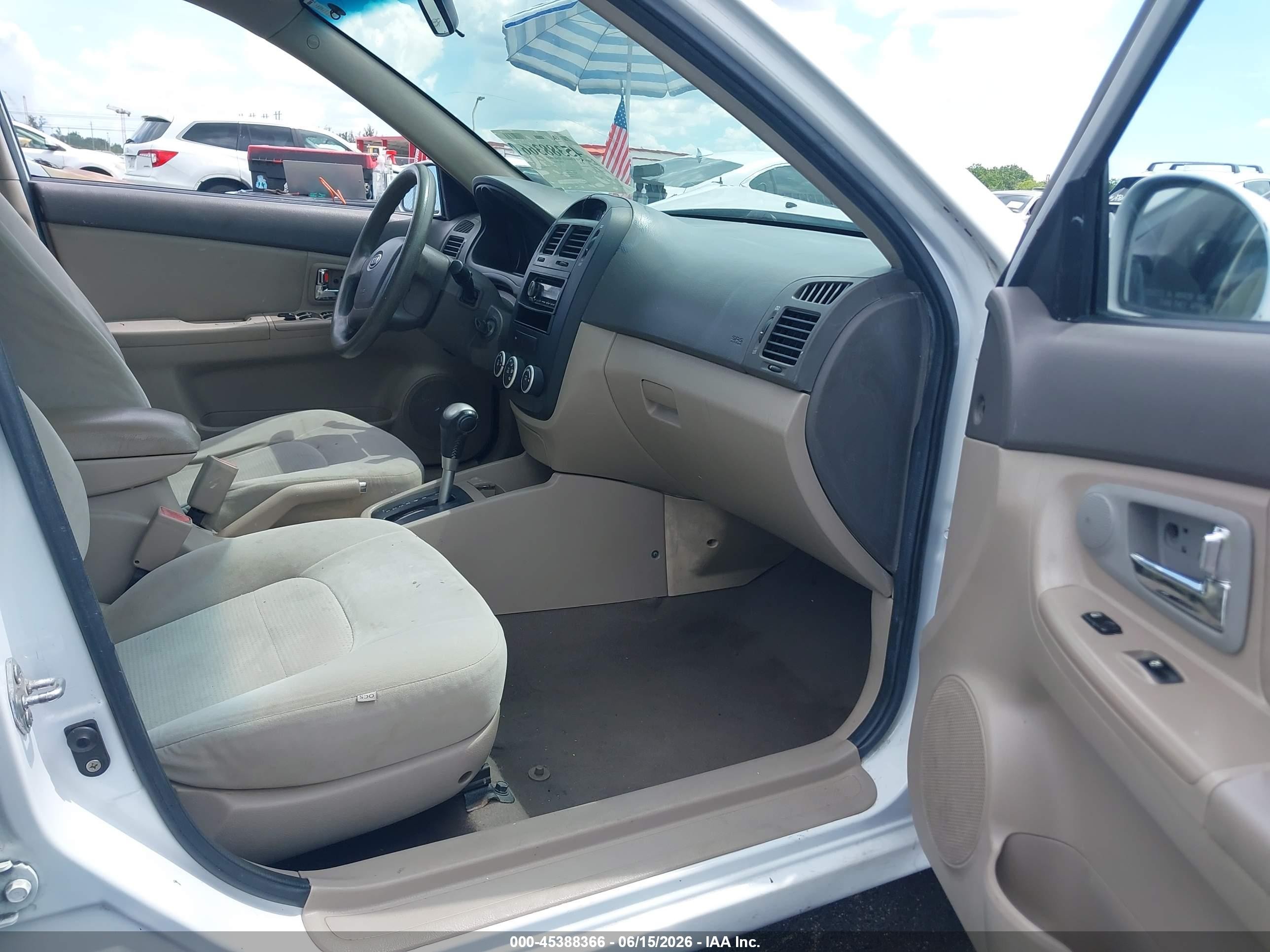 2008 Kia Spectra Ex White vin: KNAFE121285548441