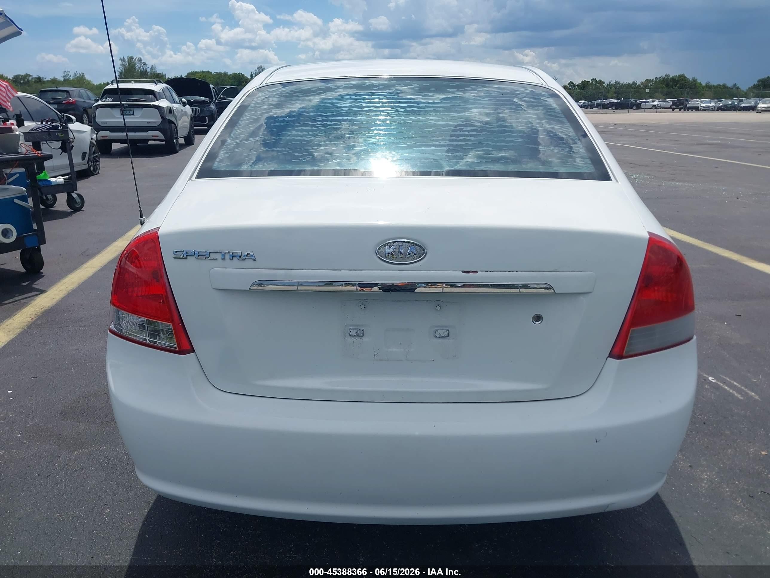 2008 Kia Spectra Ex White vin: KNAFE121285548441
