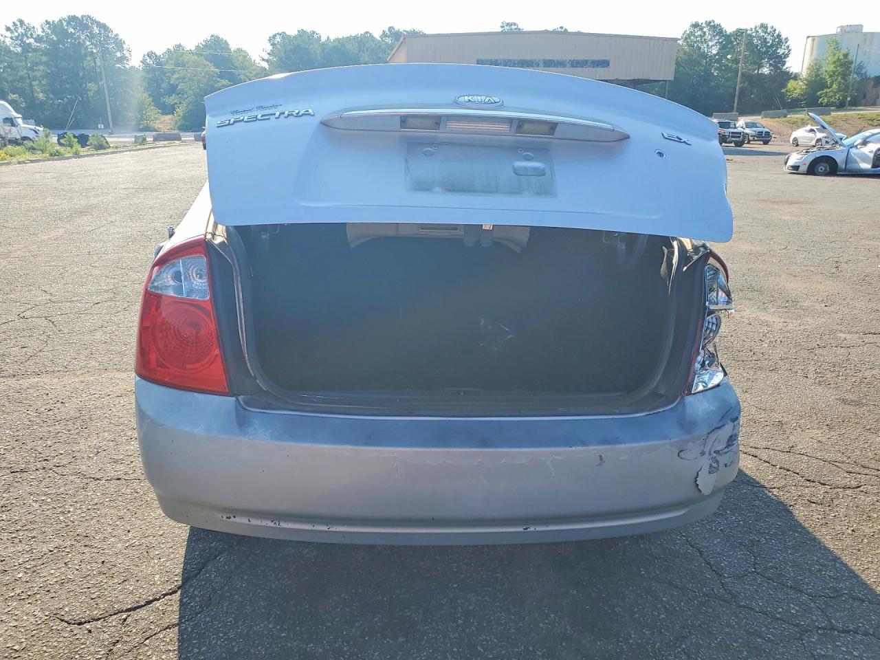 2006 Kia Spectra Ex Silver vin: KNAFE121465211802