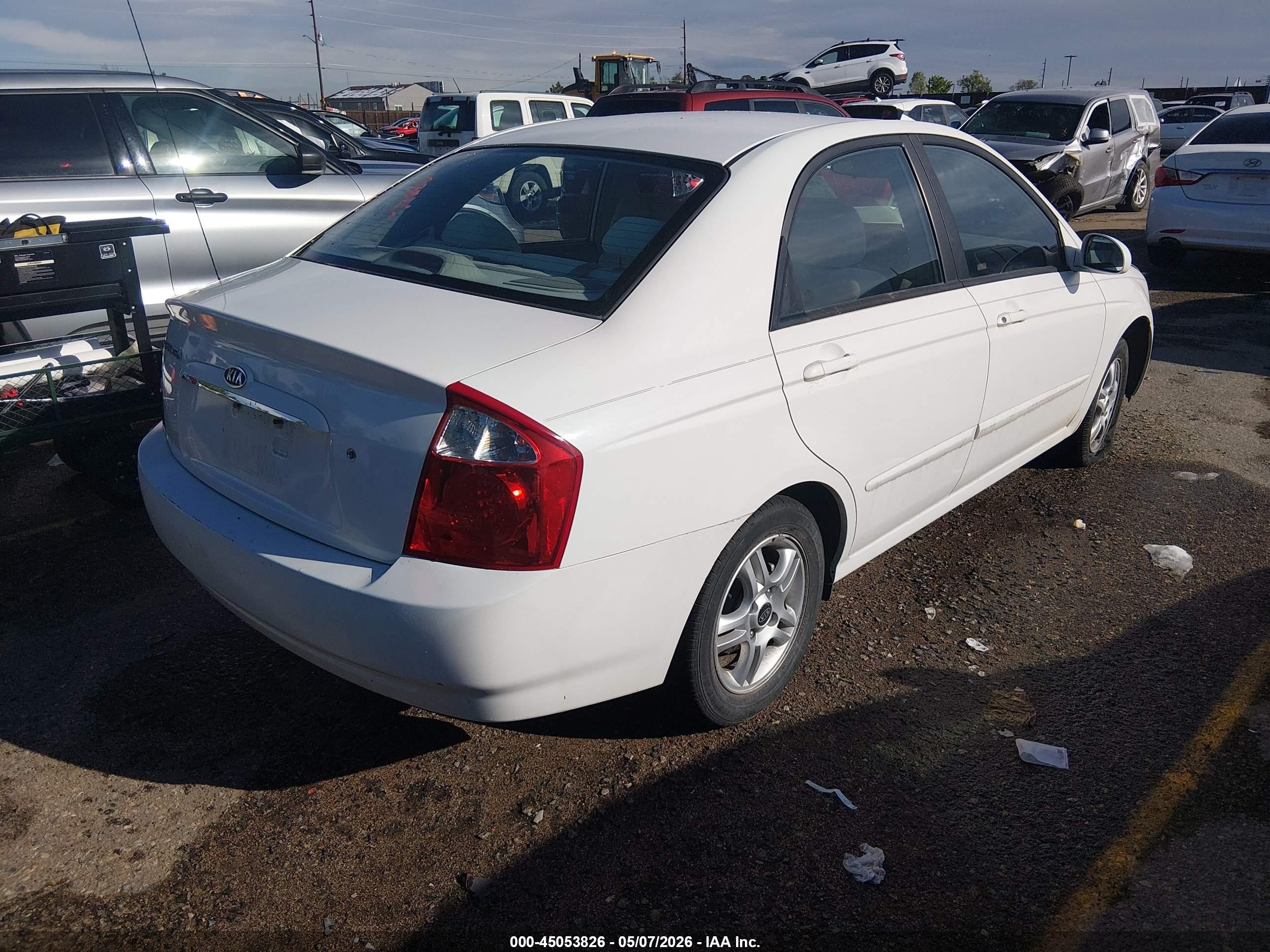 2004 Kia Spectra Ex/lx Белый vin: KNAFE121545029362