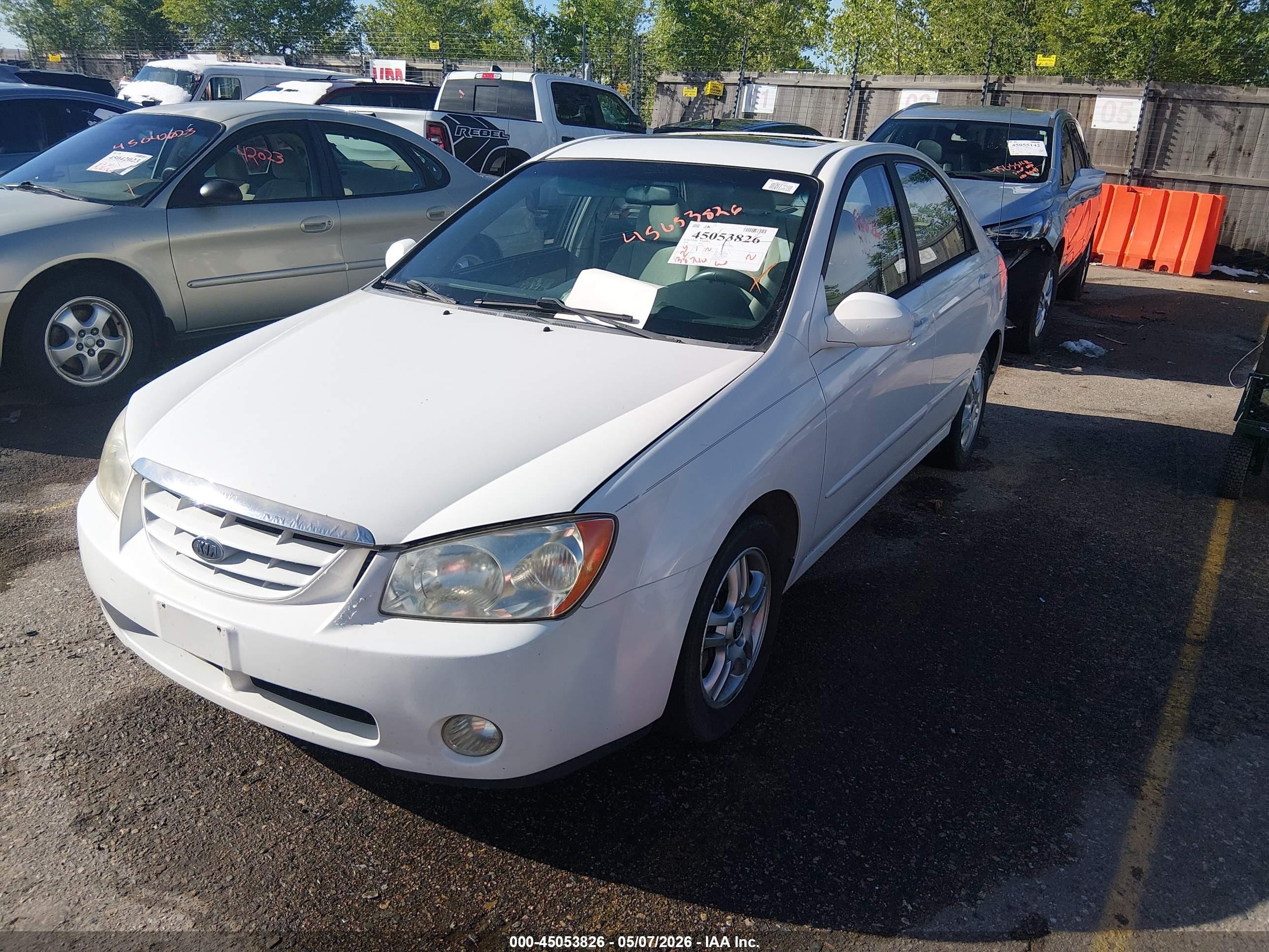 2004 Kia Spectra Ex/lx Белый vin: KNAFE121545029362