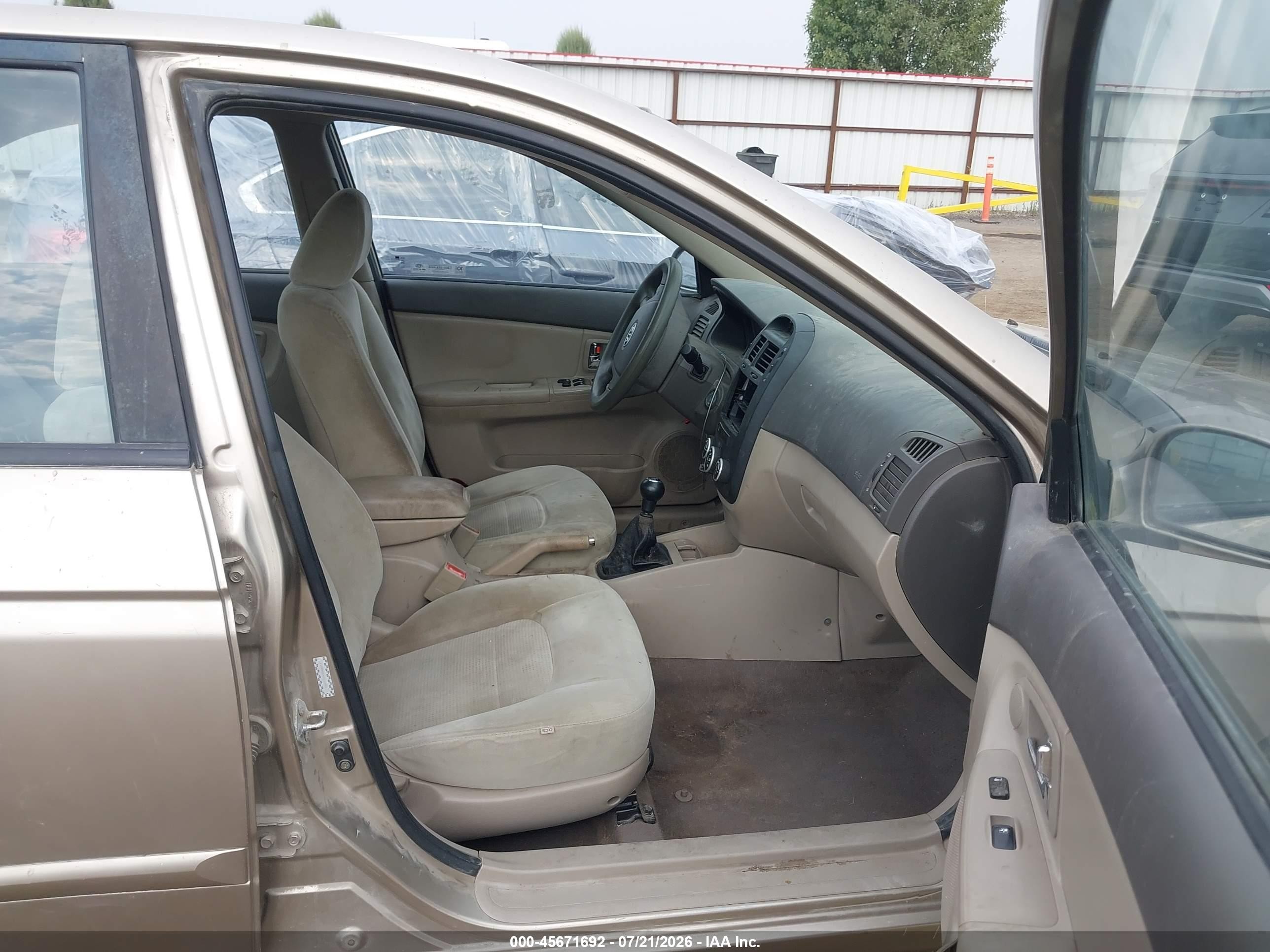 2008 Kia Spectra Ex Gold vin: KNAFE121585494214