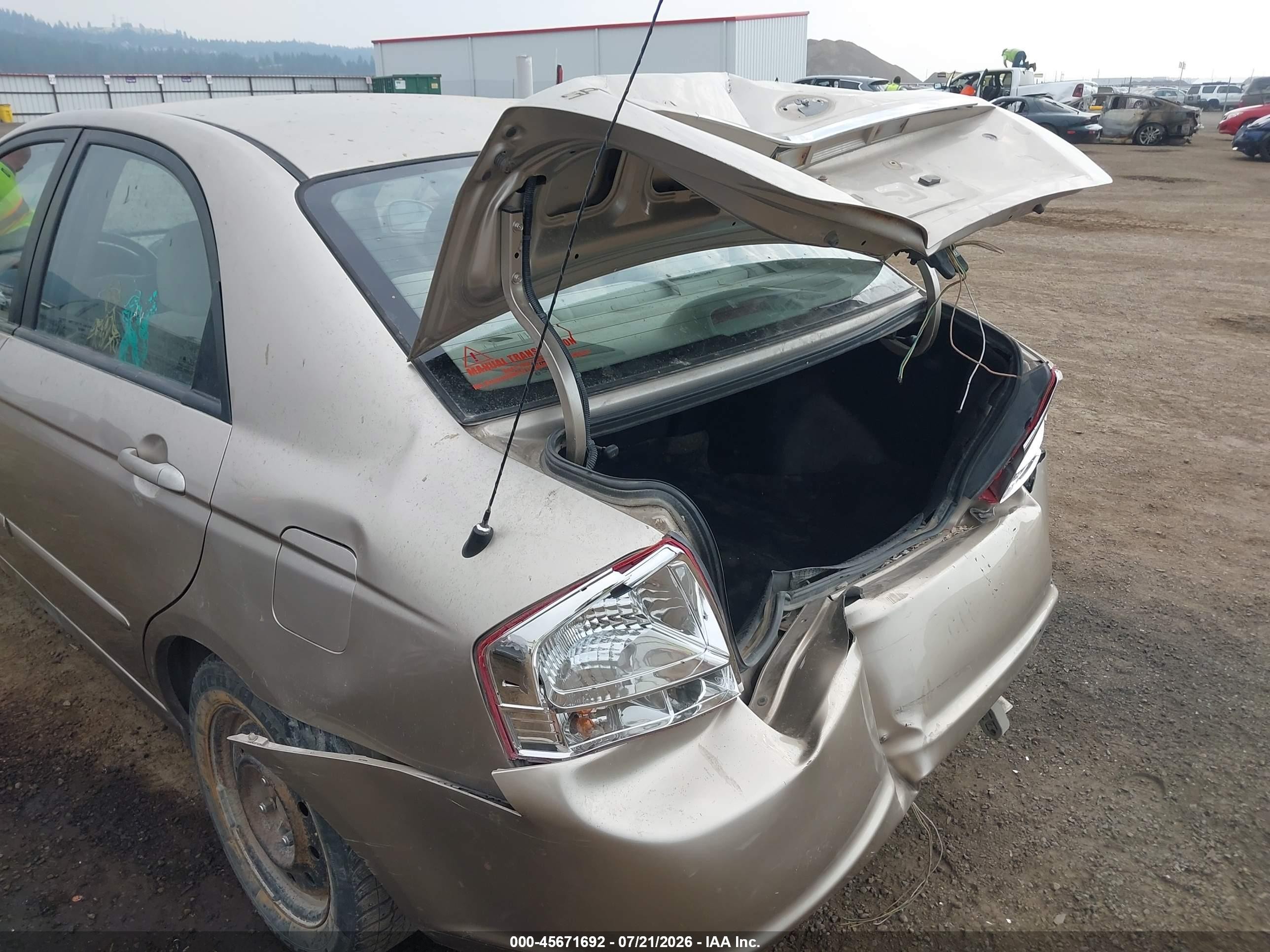 2008 Kia Spectra Ex Gold vin: KNAFE121585494214