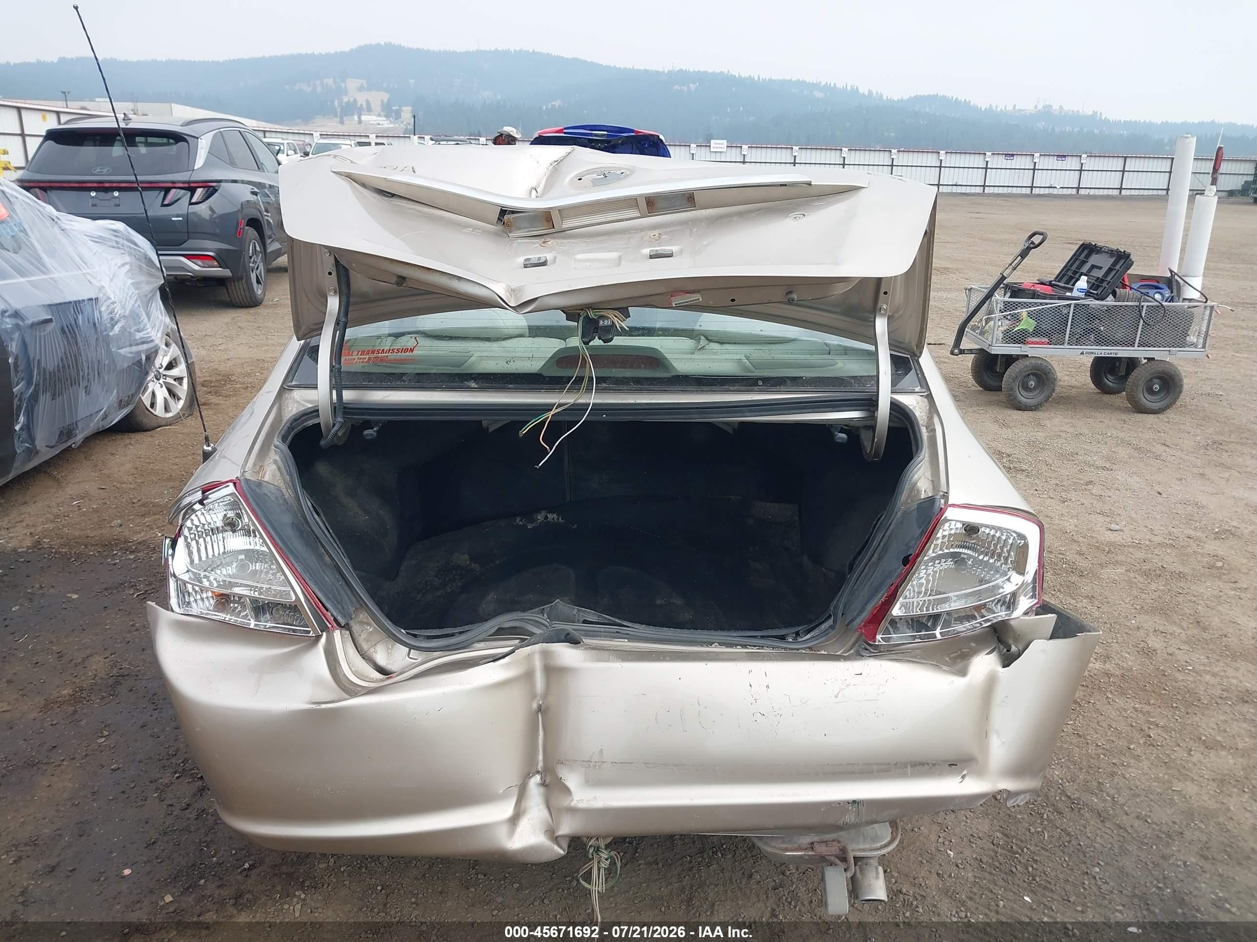 2008 Kia Spectra Ex Gold vin: KNAFE121585494214