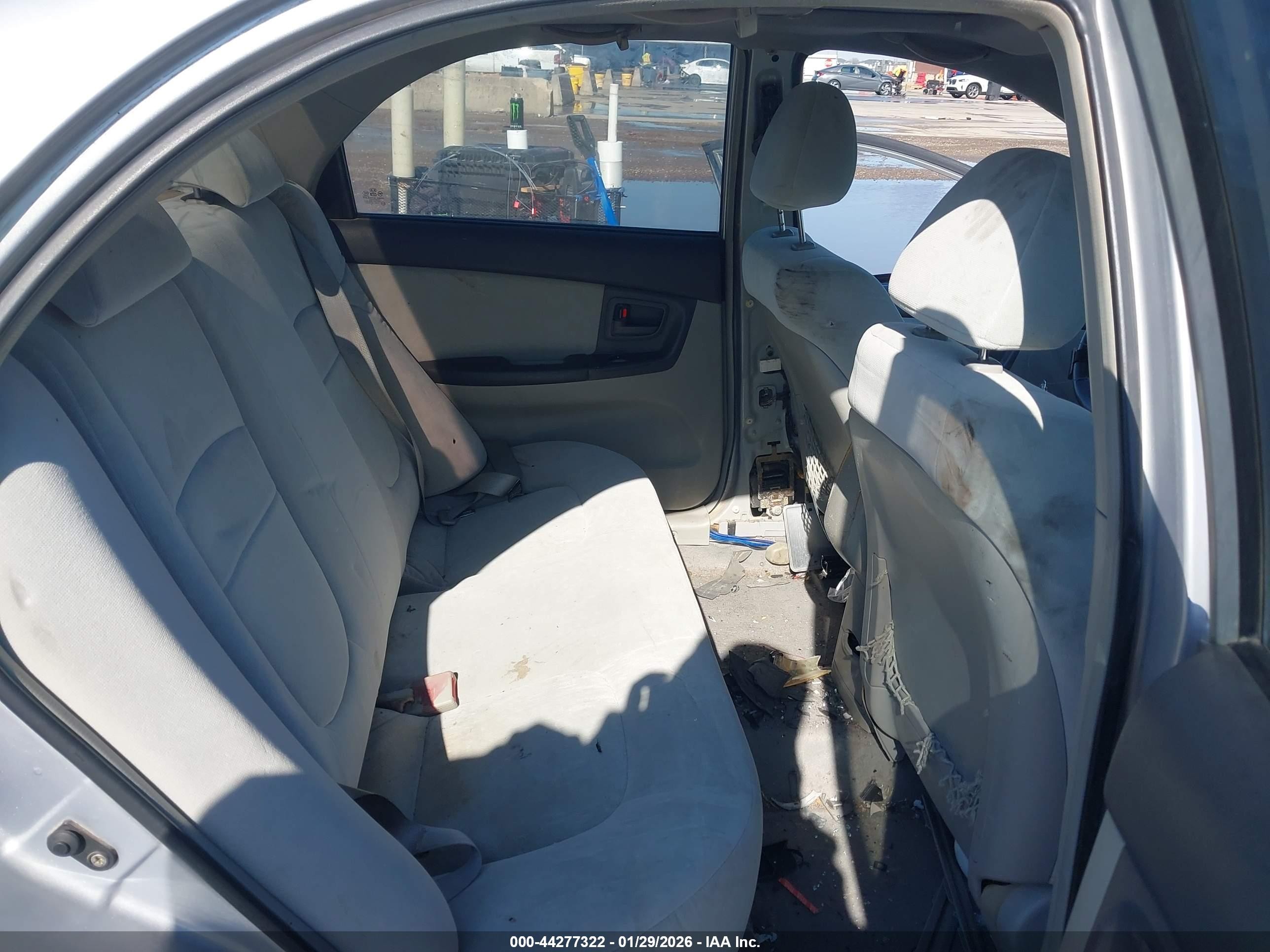 2004 Kia Spectra Ex/lx Silver vin: KNAFE121645019360