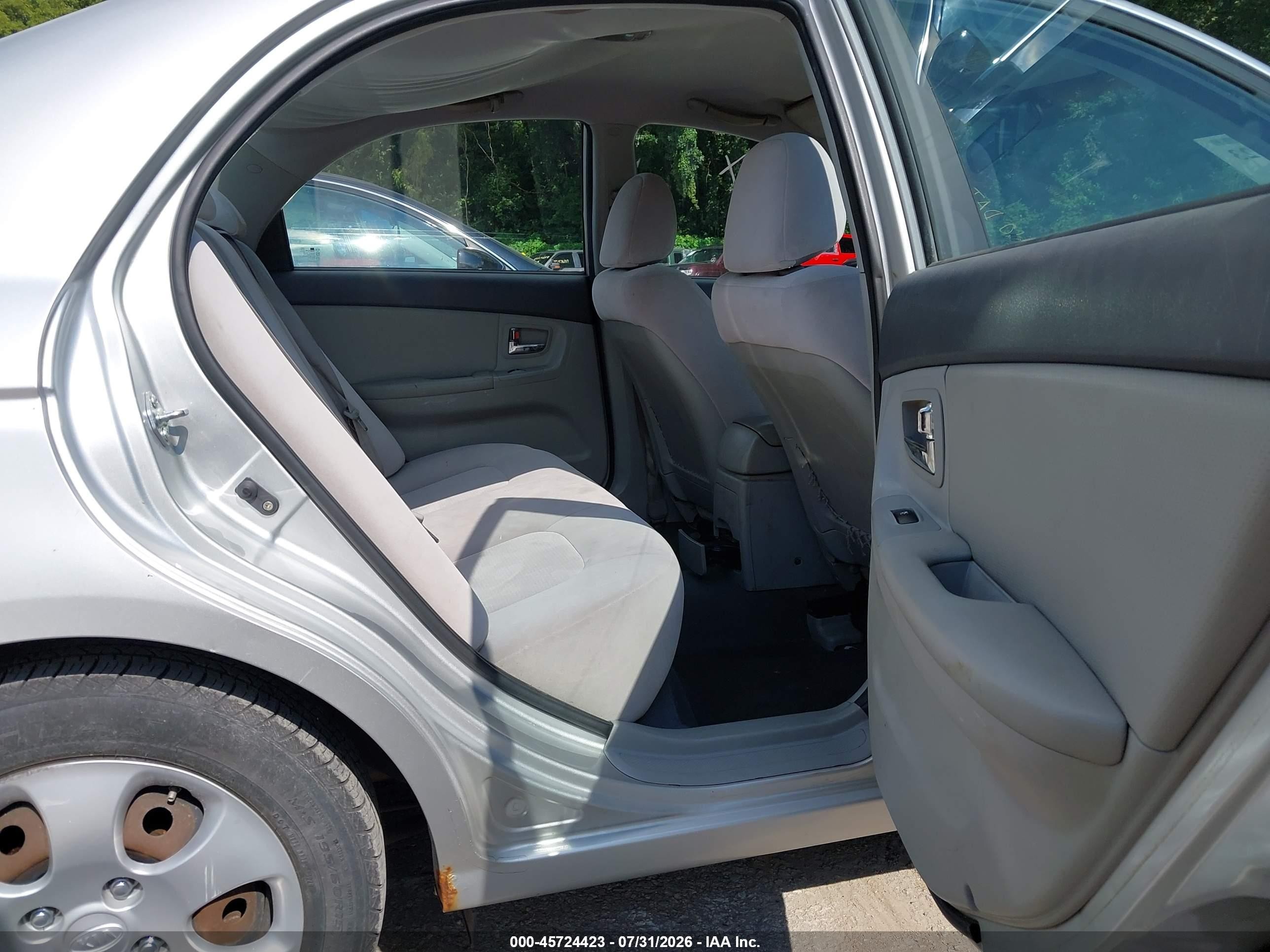 2008 Kia Spectra Ex Silver vin: KNAFE121685541329