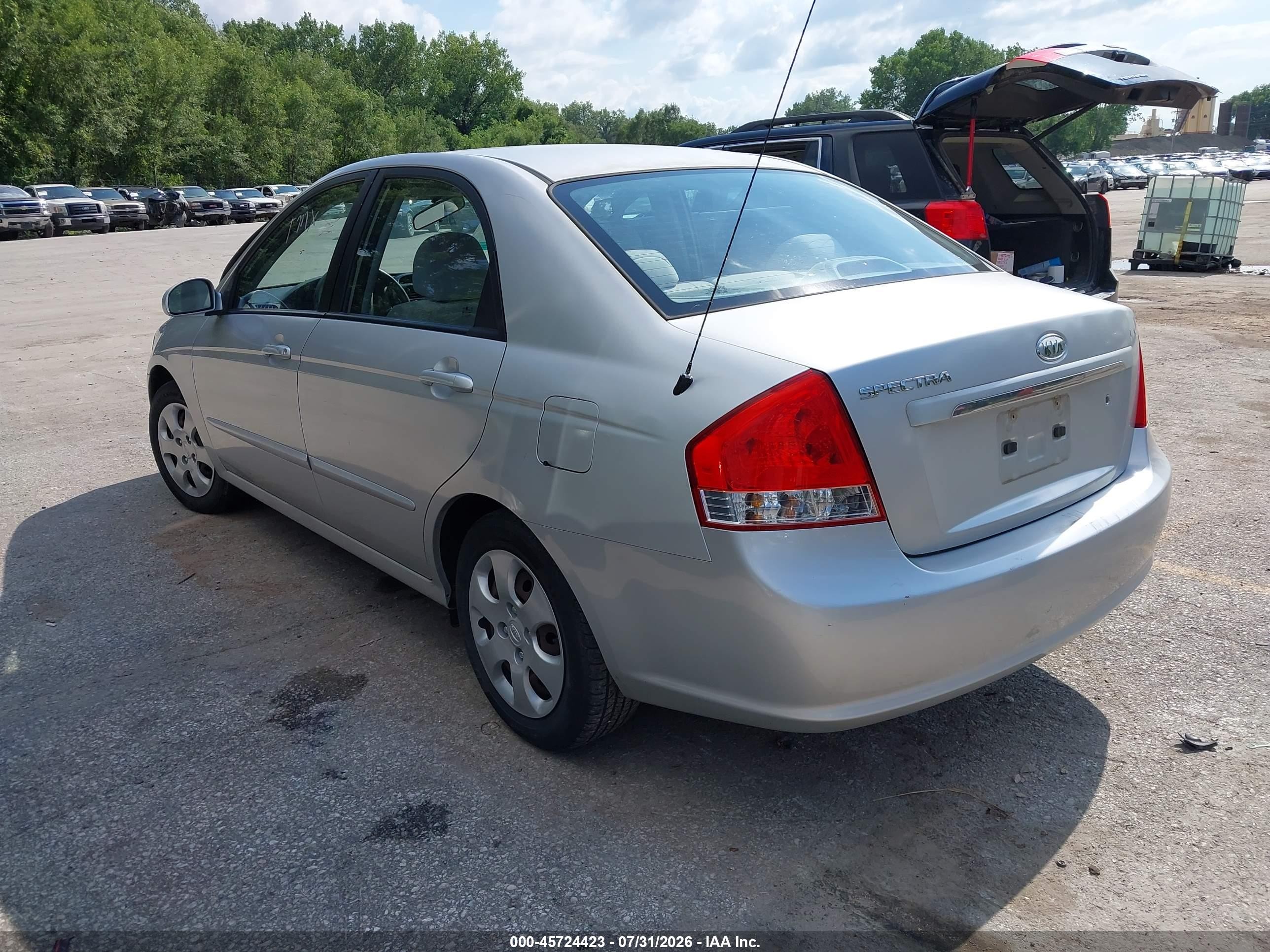 2008 Kia Spectra Ex Silver vin: KNAFE121685541329