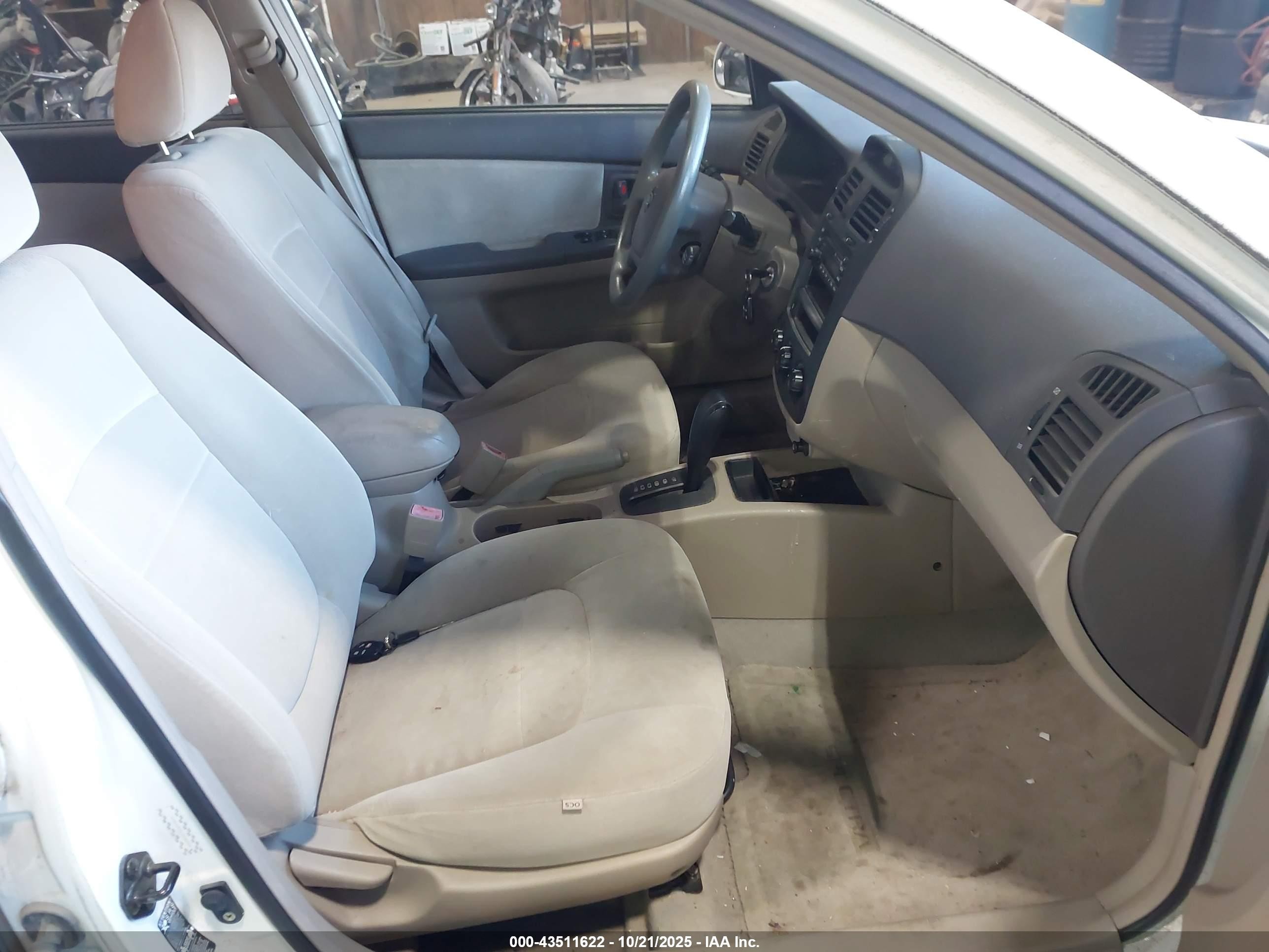 2004 Kia Spectra Ex/lx Белый vin: KNAFE121745035695