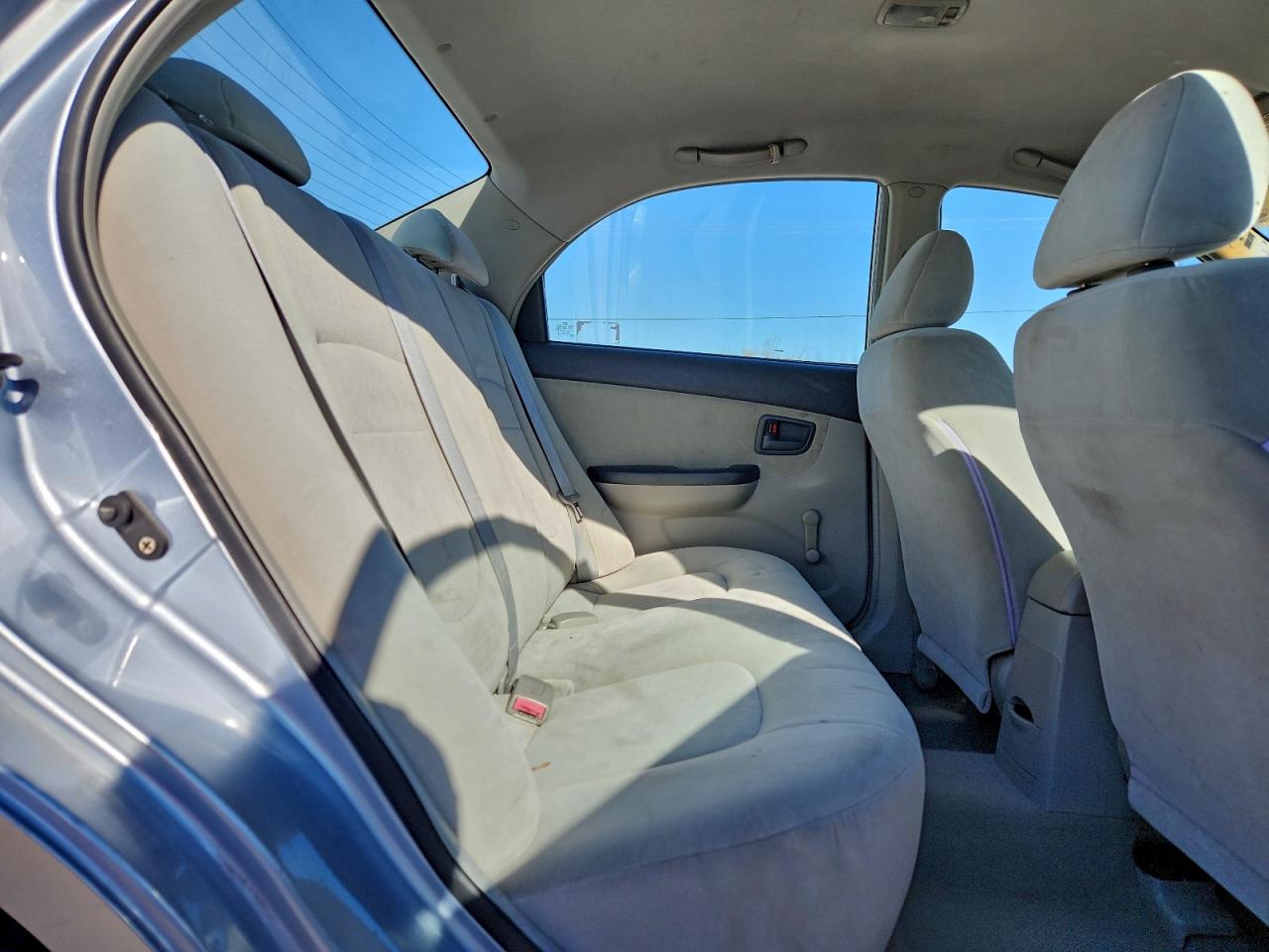 2004 Kia Spectra Lx Silver vin: KNAFE121845010286