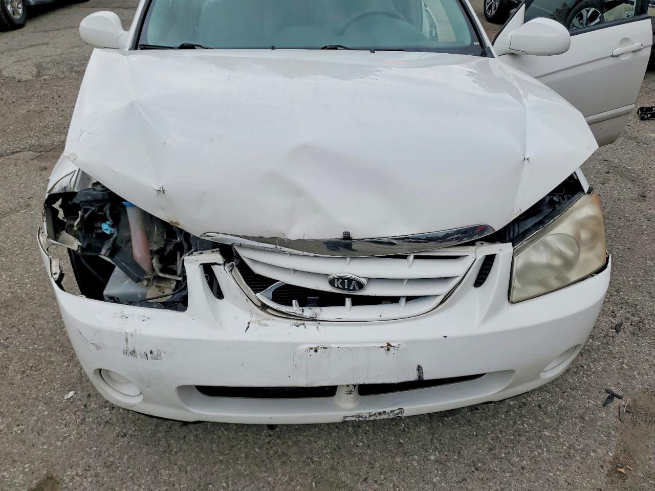 2005 Kia Spectra Lx White vin: KNAFE121855139338