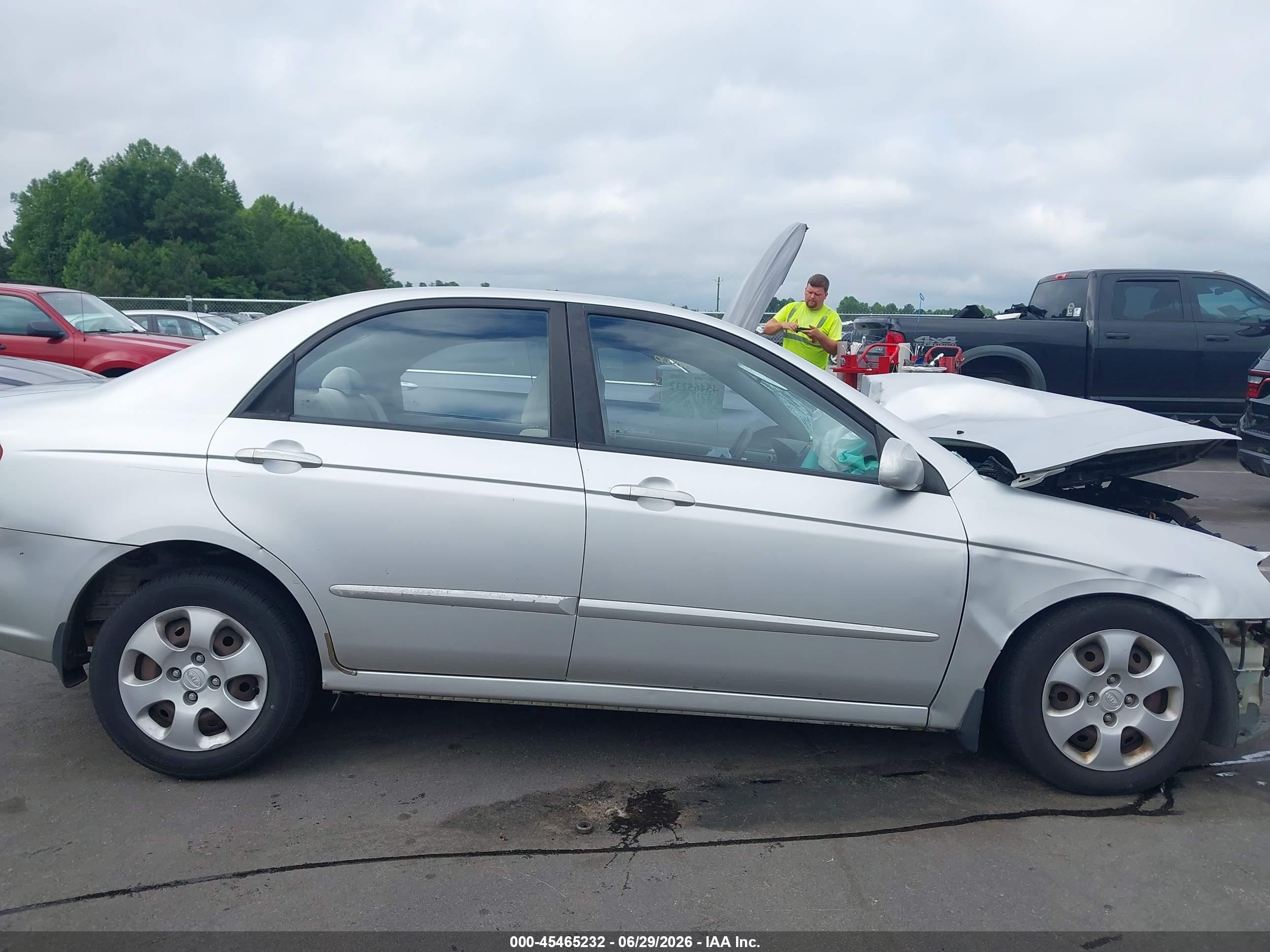 2008 Kia Spectra Ex Silver vin: KNAFE121885511412